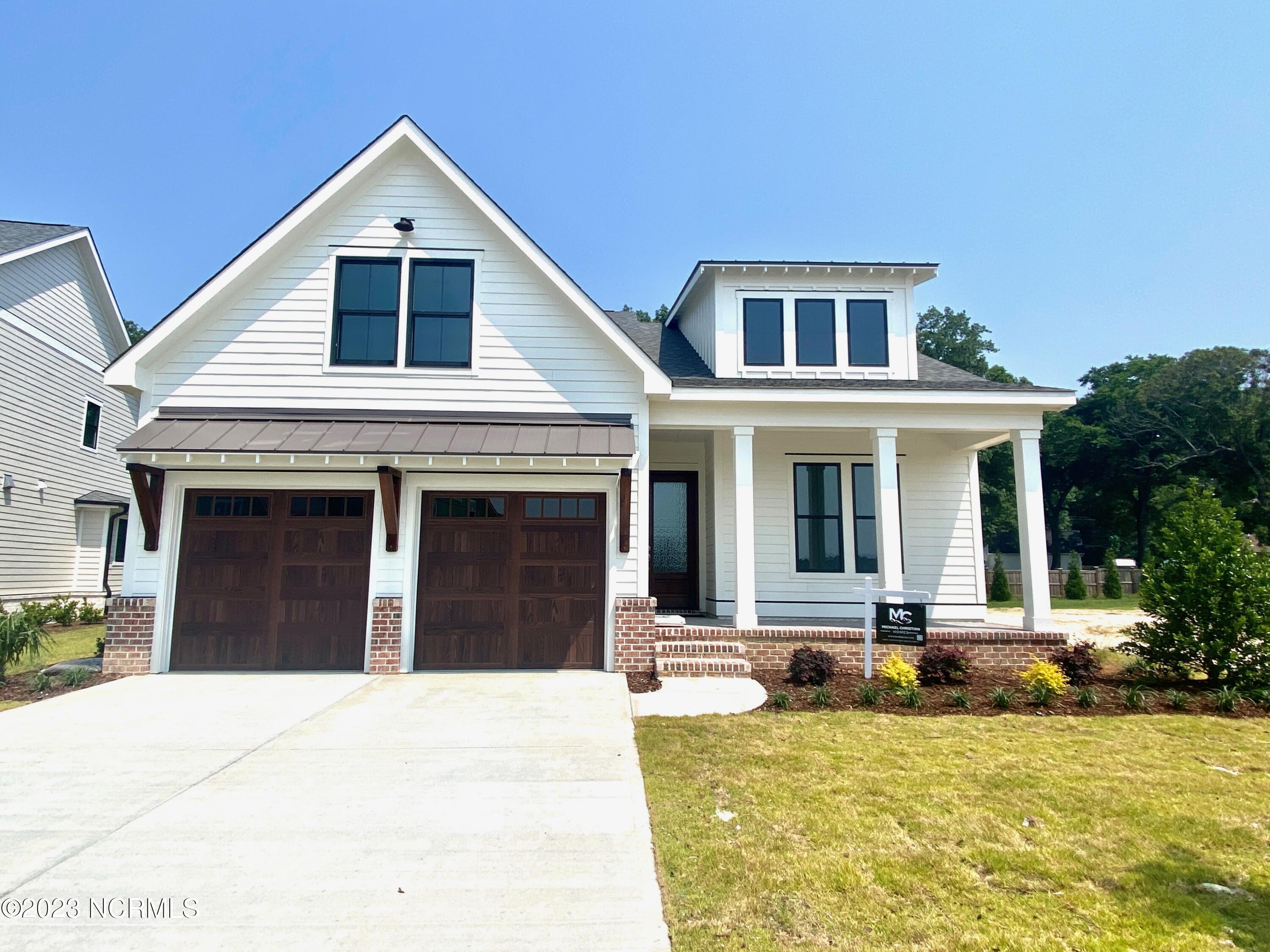 8253 Winding Creek Circle Property Photo 1