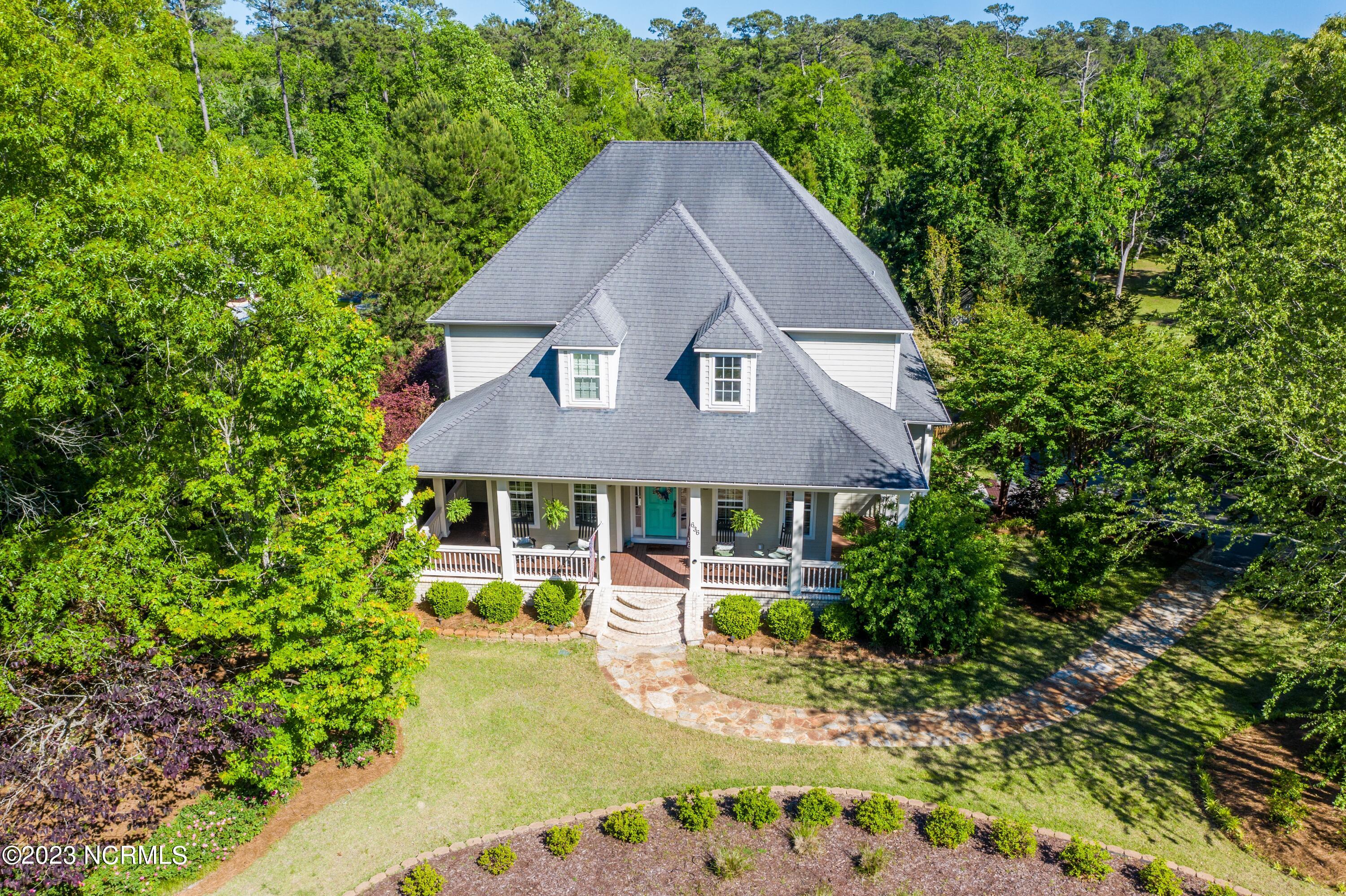 636 Ravenswood Road Property Photo 1