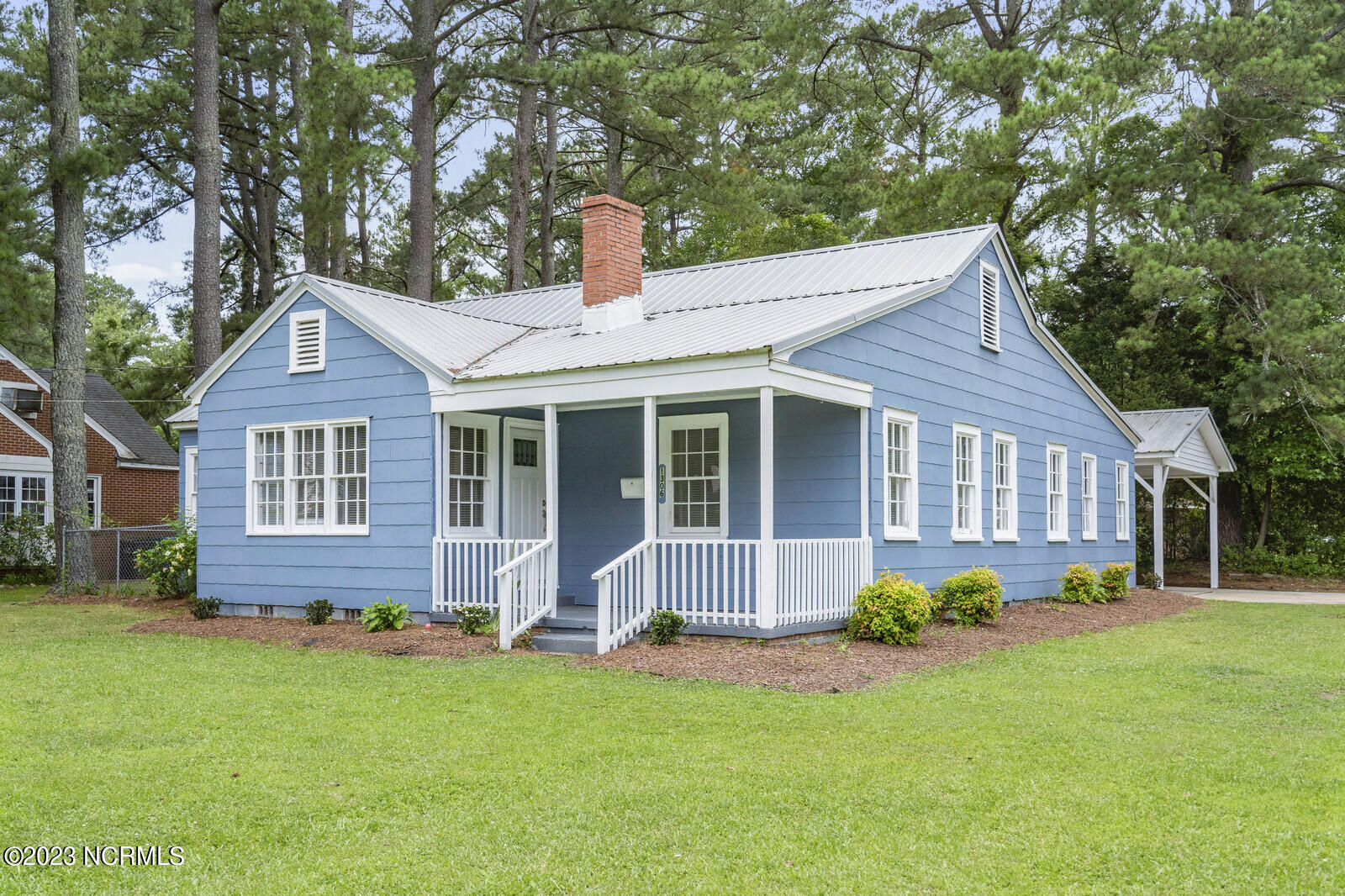 1306 N Respess Street Property Photo 1
