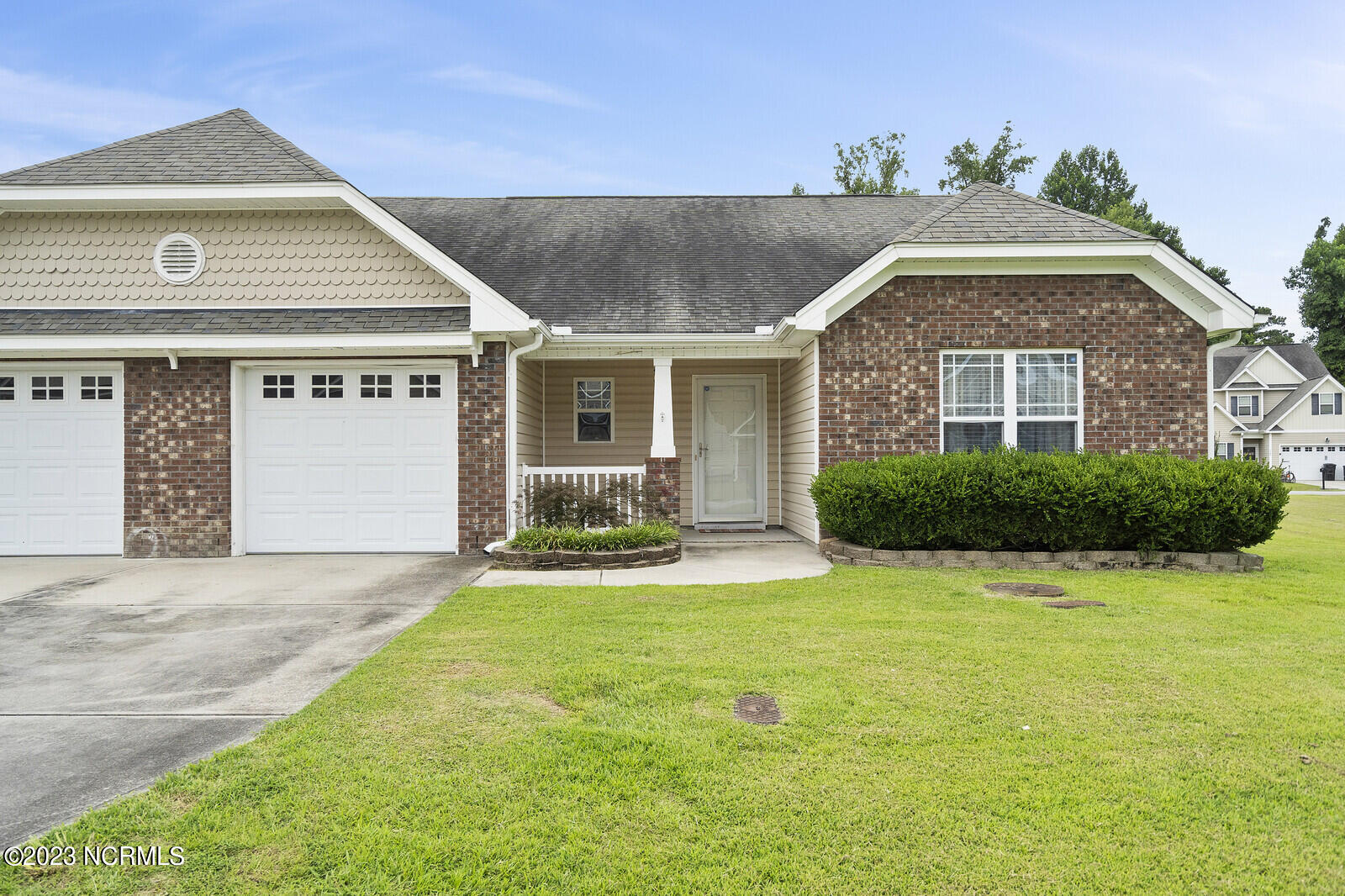 308 Falcon Bridge Drive Property Photo 1