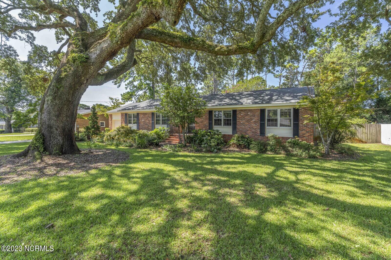 934 Greenhowe Drive Property Photo 1