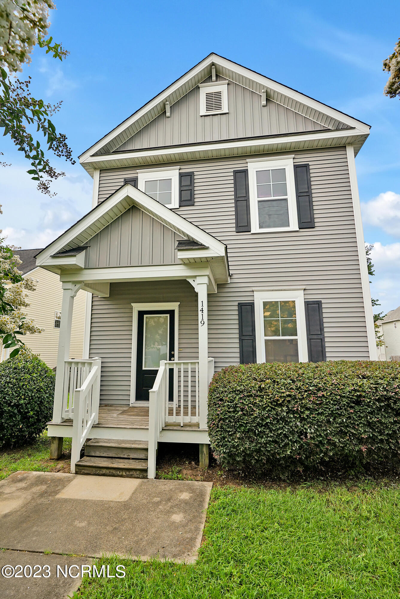 1419 King Street Property Photo 1