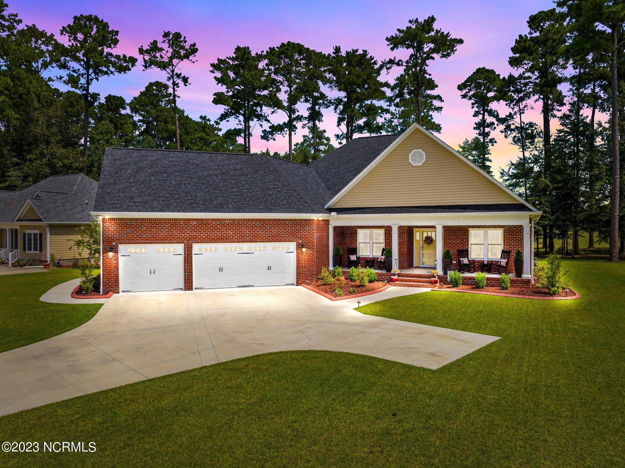 Carolina Colours Real Estate Listings Main Image