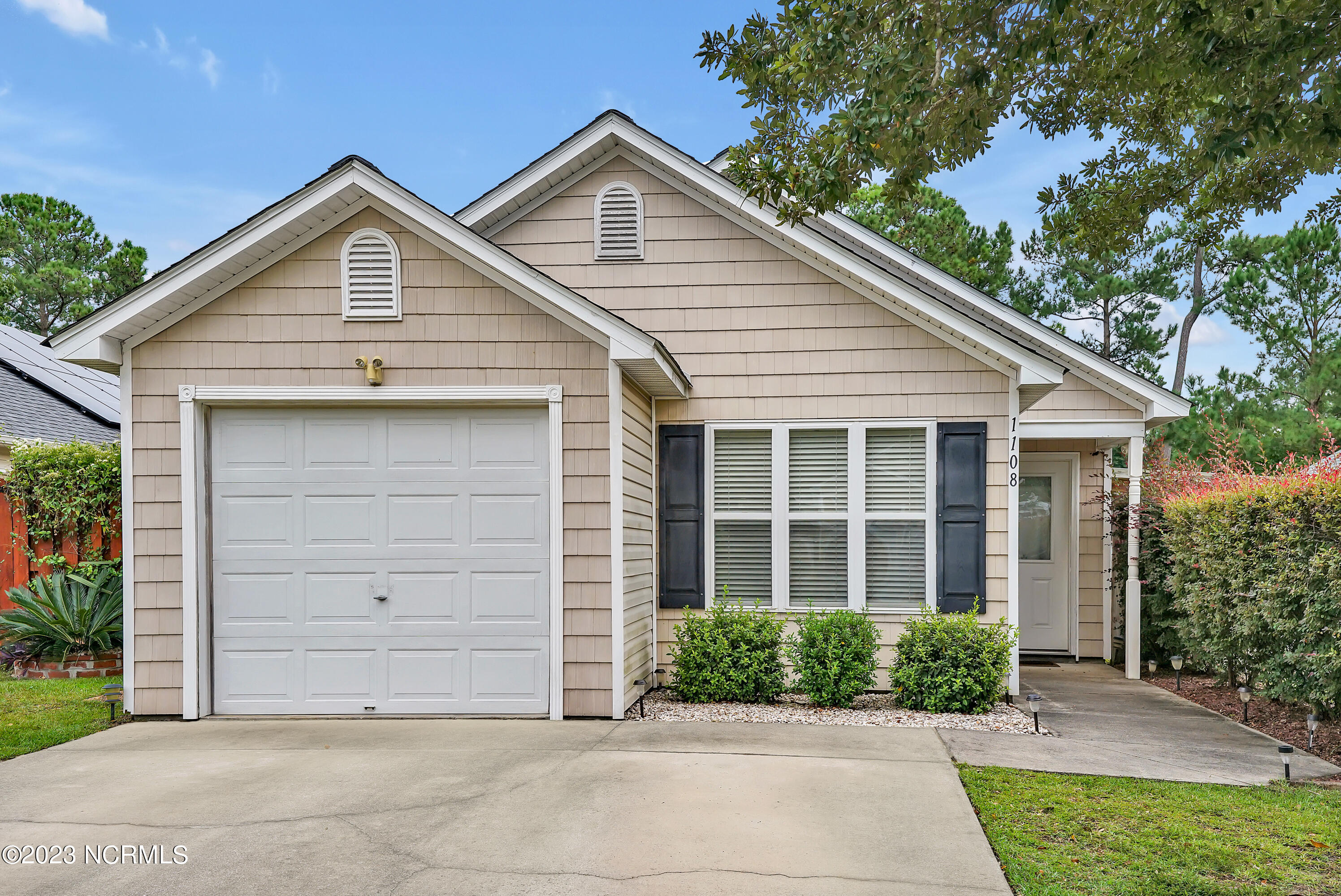 1108 Loman Lane Property Photo 1