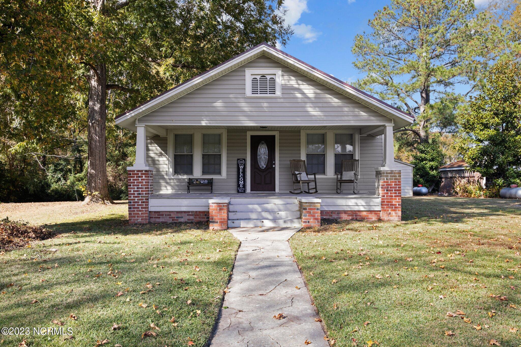 604 College Street Property Photo 1
