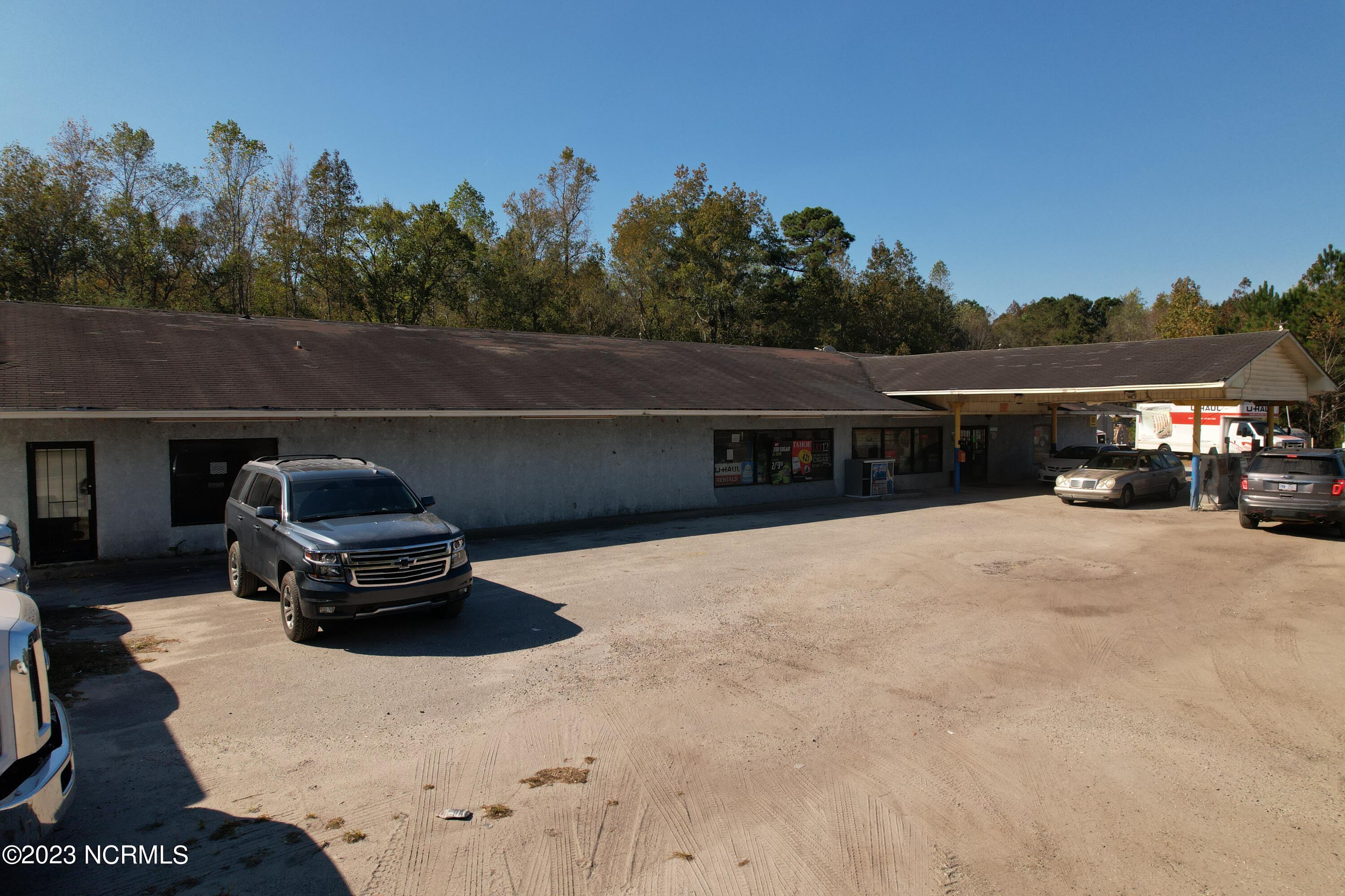 6088 Swamp Fox Highway Property Photo 1