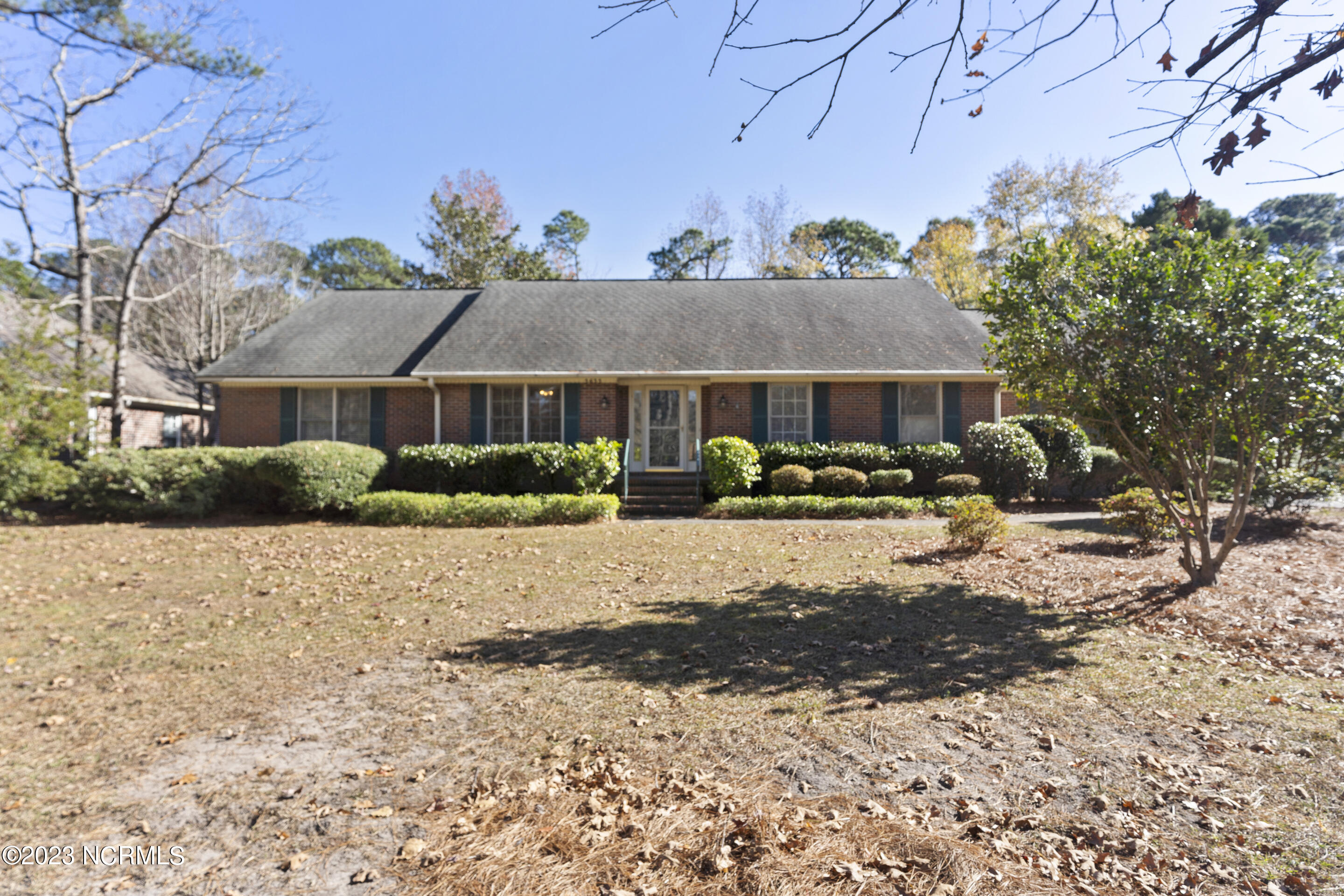 5635 Oak Bluff Lane Property Photo 1
