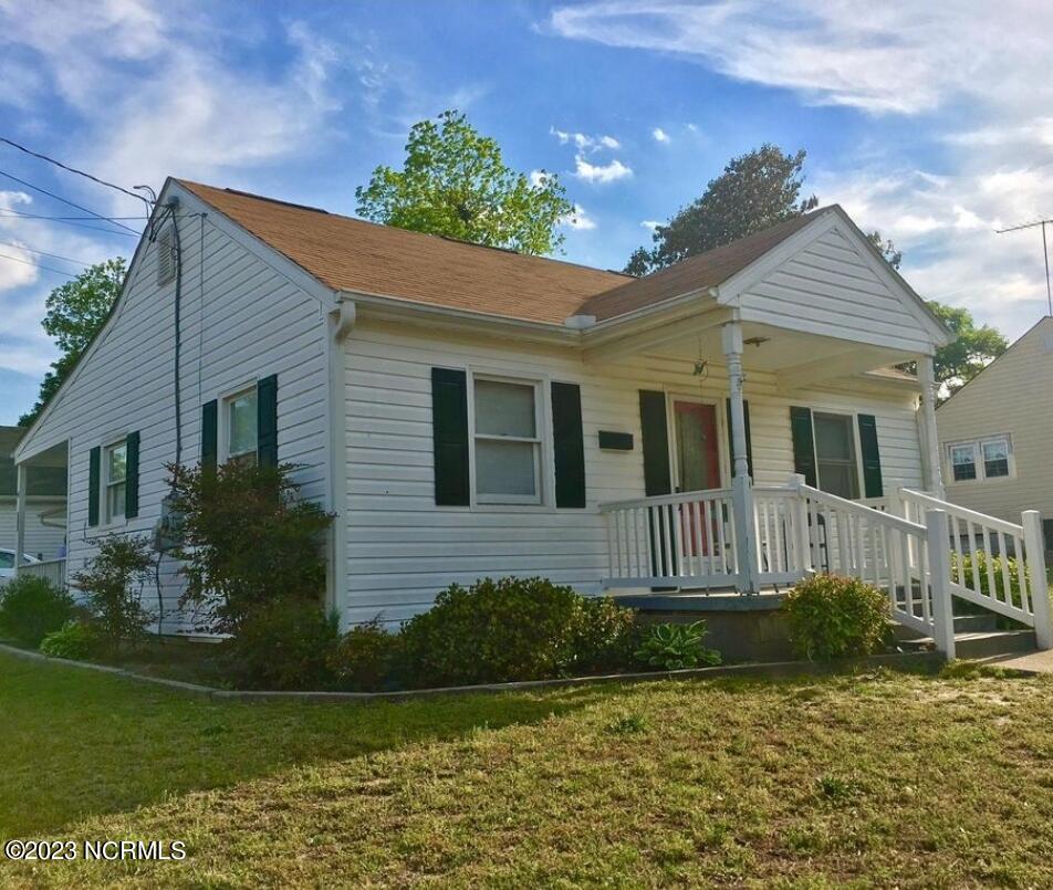 201 Oak Street Property Photo 1