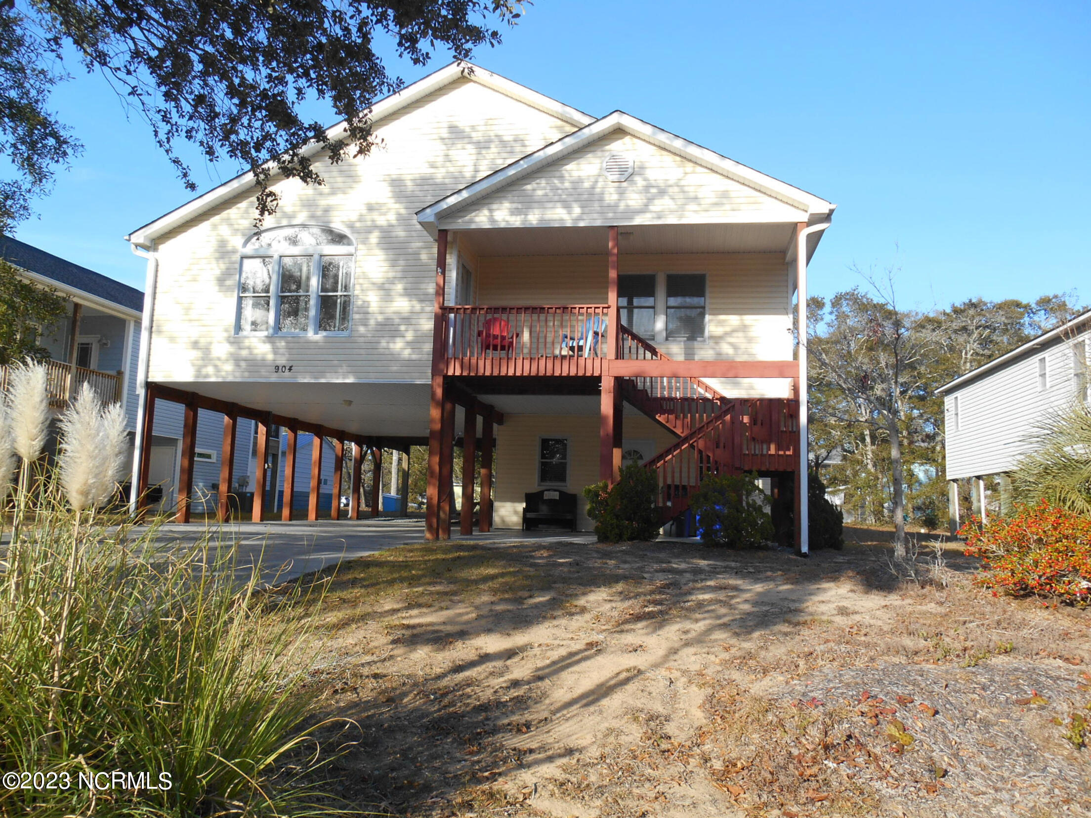 904 E Oak Island Drive Property Photo 1