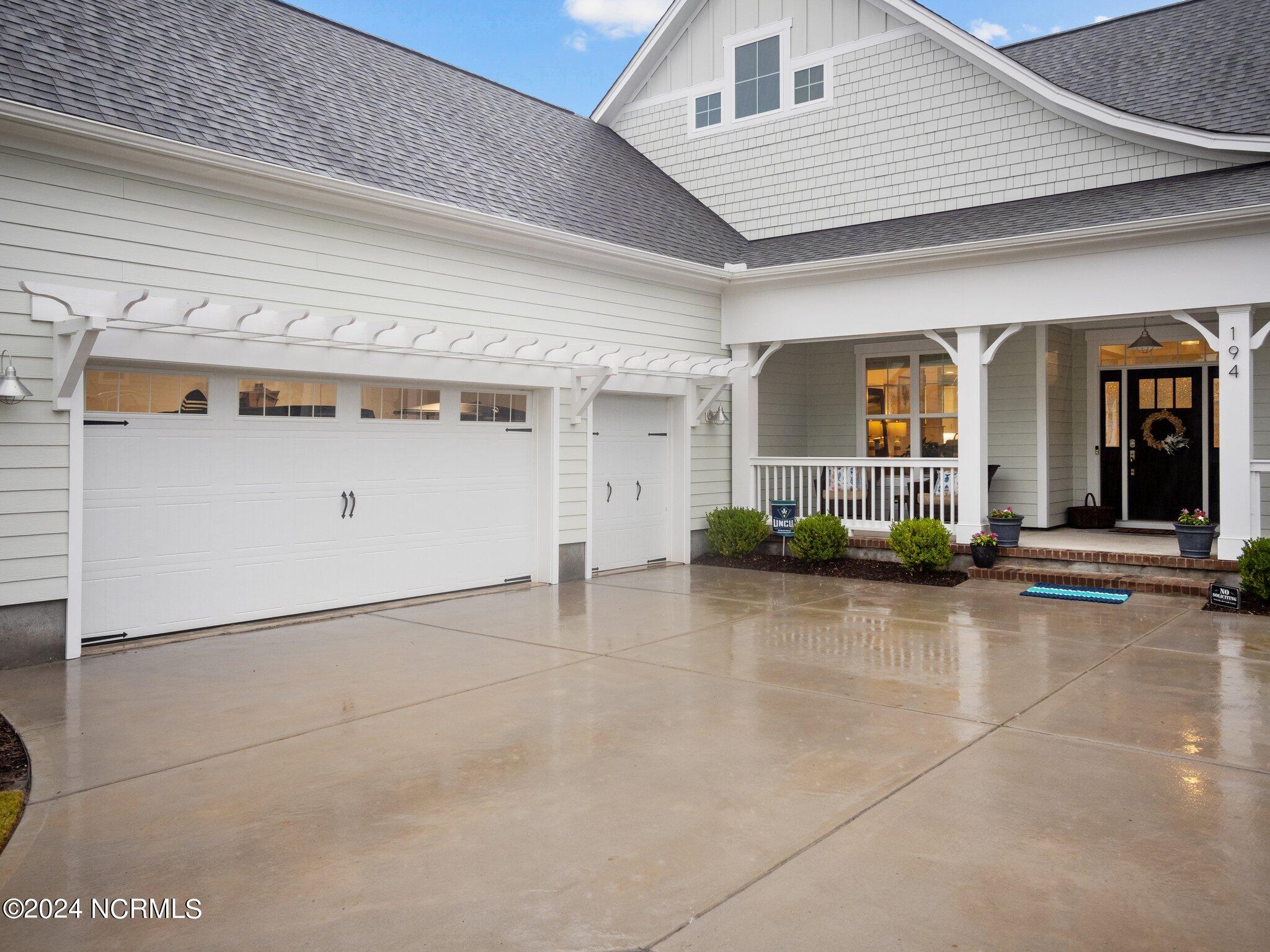 194 Bluenose Lane Property Photo 1