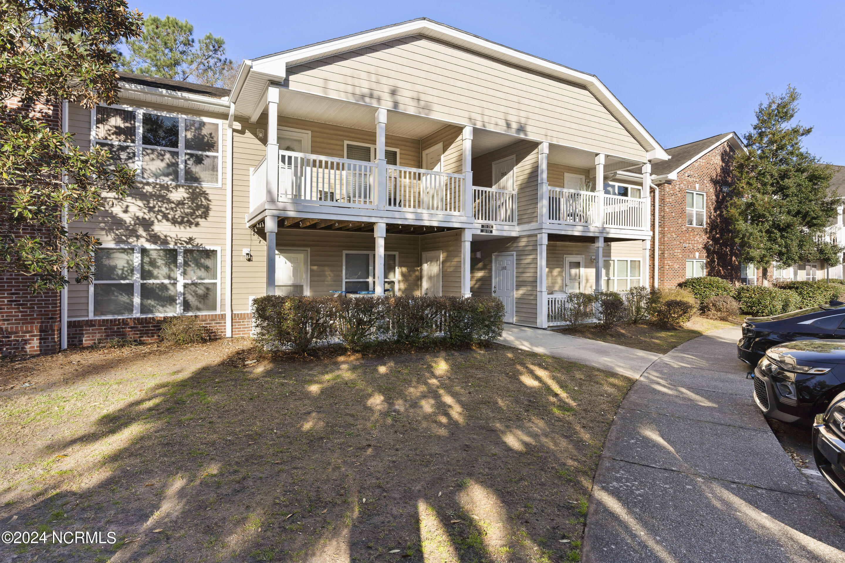 Picture of 4420 Jay Bird Circle Unit 102