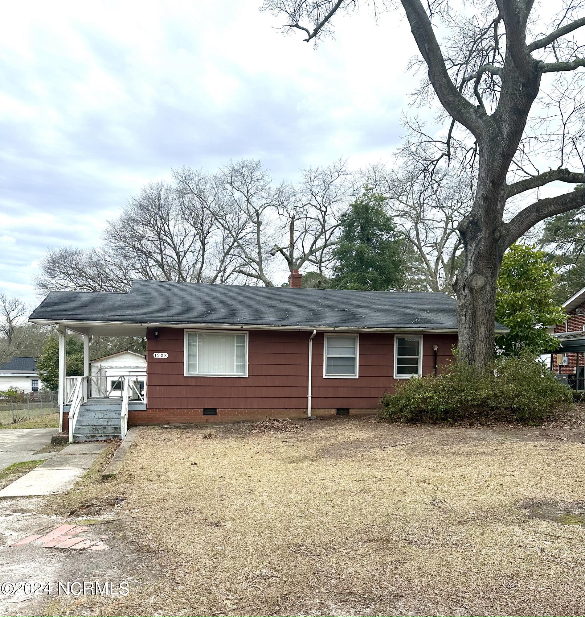 1908 E Holly Street Property Photo