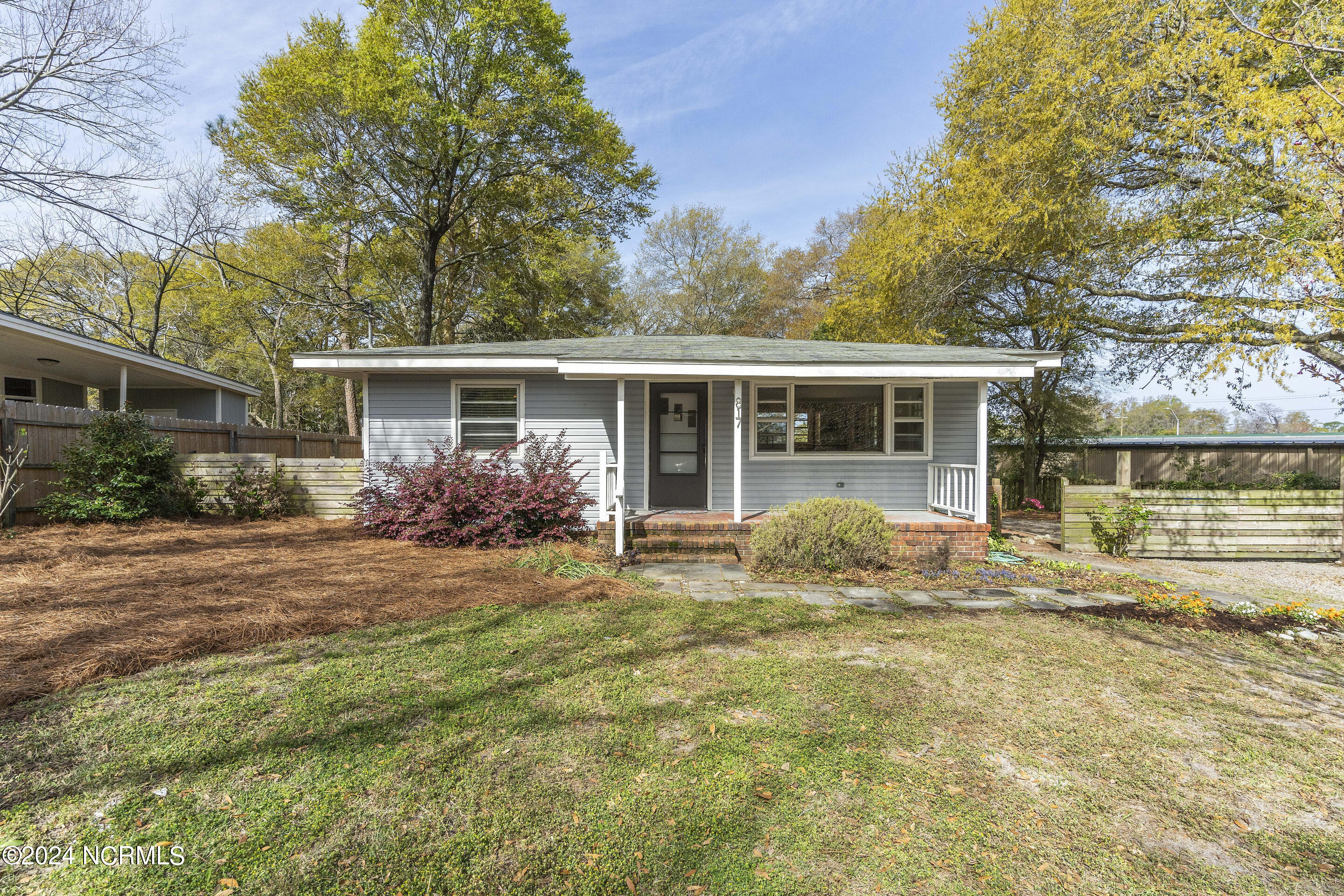 817 Holbrooke Avenue Property Photo 1