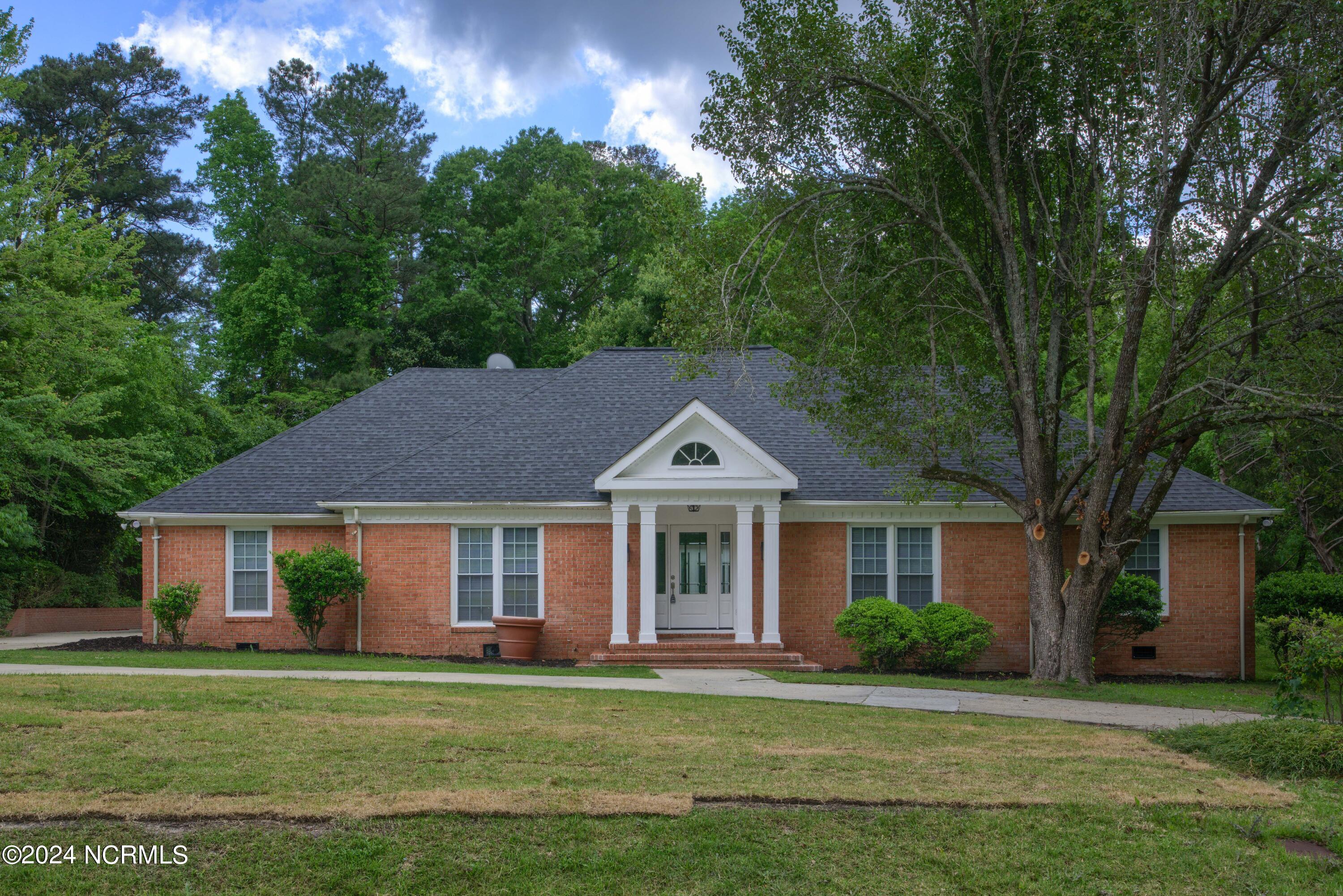 1211 Greenway Drive Property Photo 1