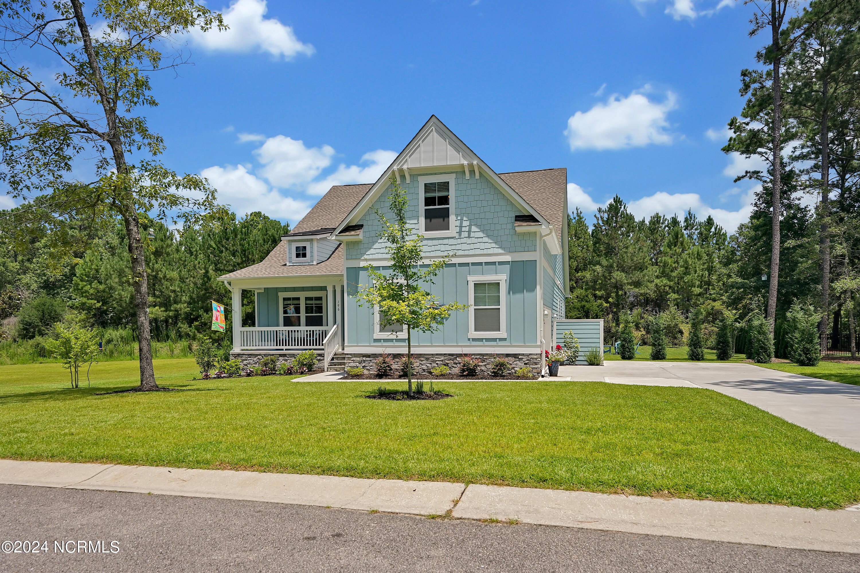 196 Lockhaven Drive Property Photo 1