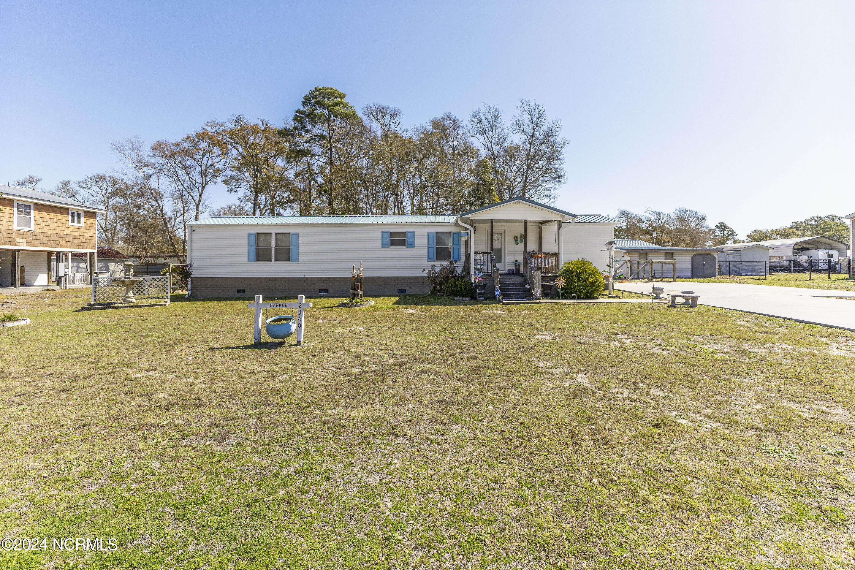 2340 E Tanglewood Drive Property Photo 1