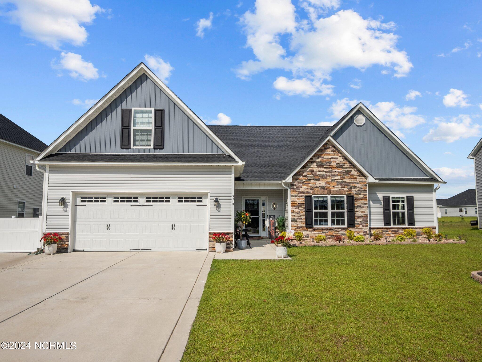 926 Farmyard Garden Drive Property Photo 1