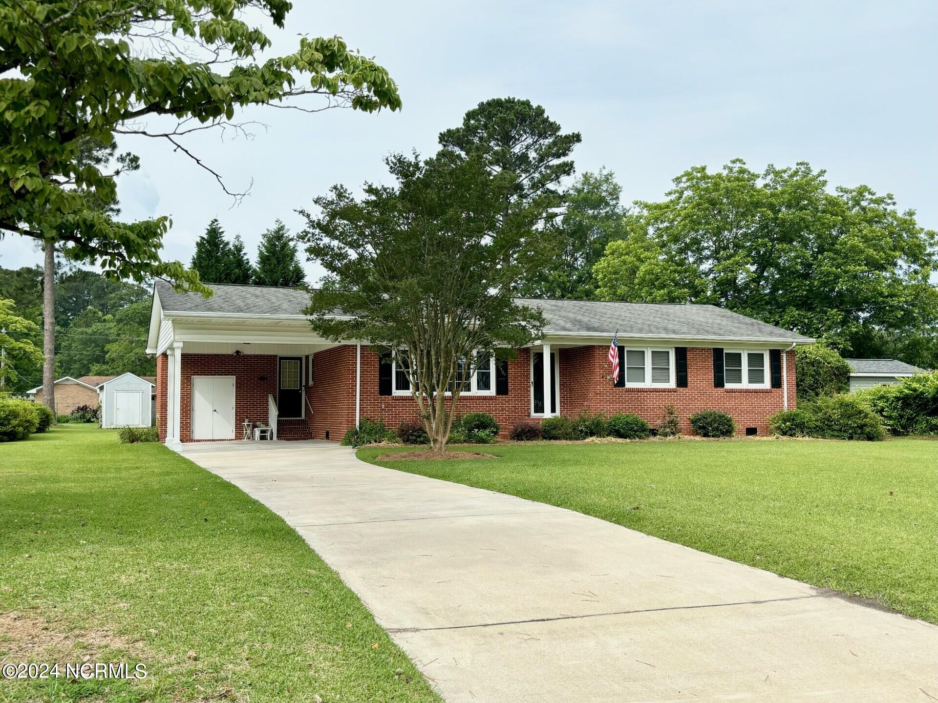 2409 Thomas Avenue Property Photo 1