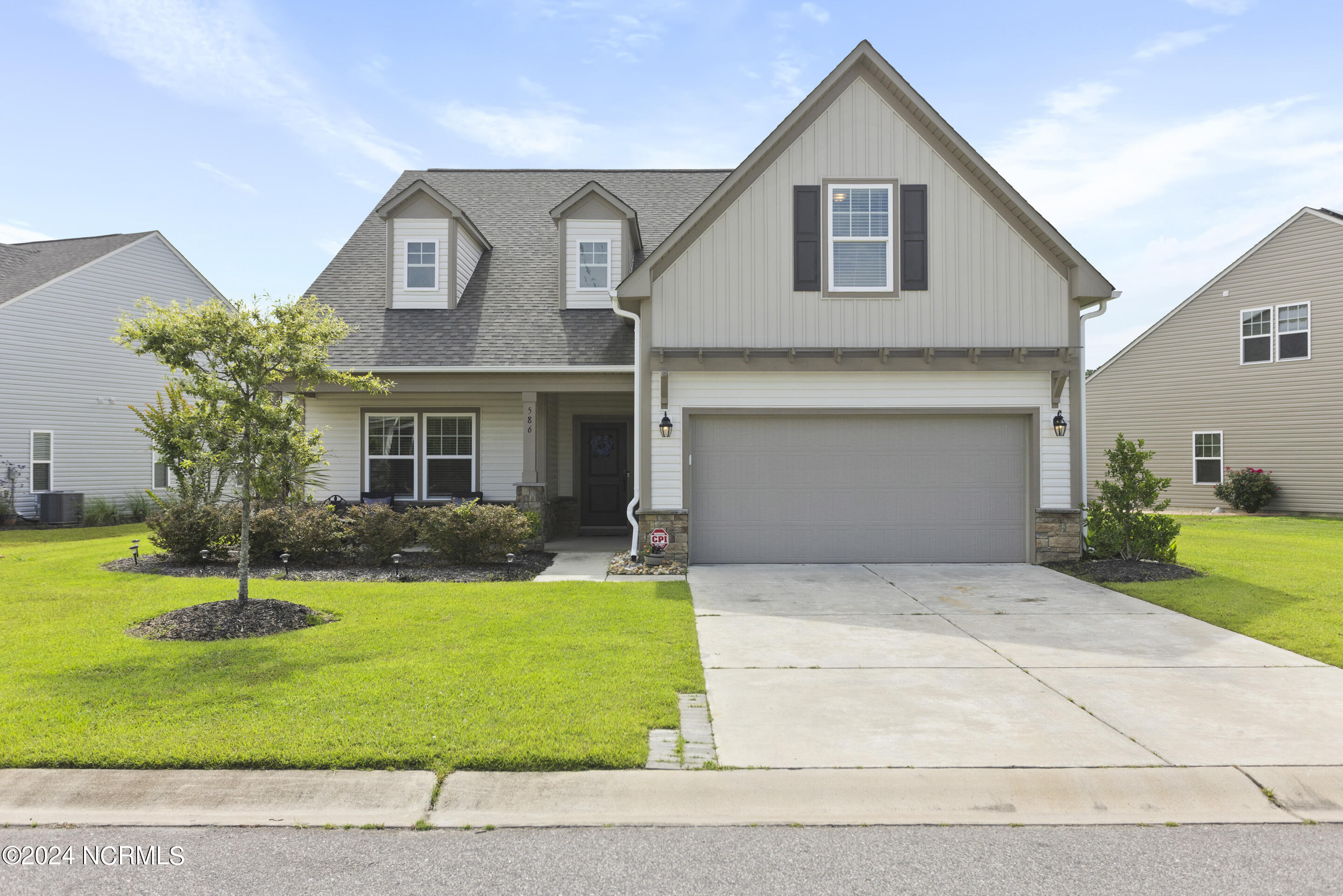 586 Meadowbrook Lane Property Photo 1
