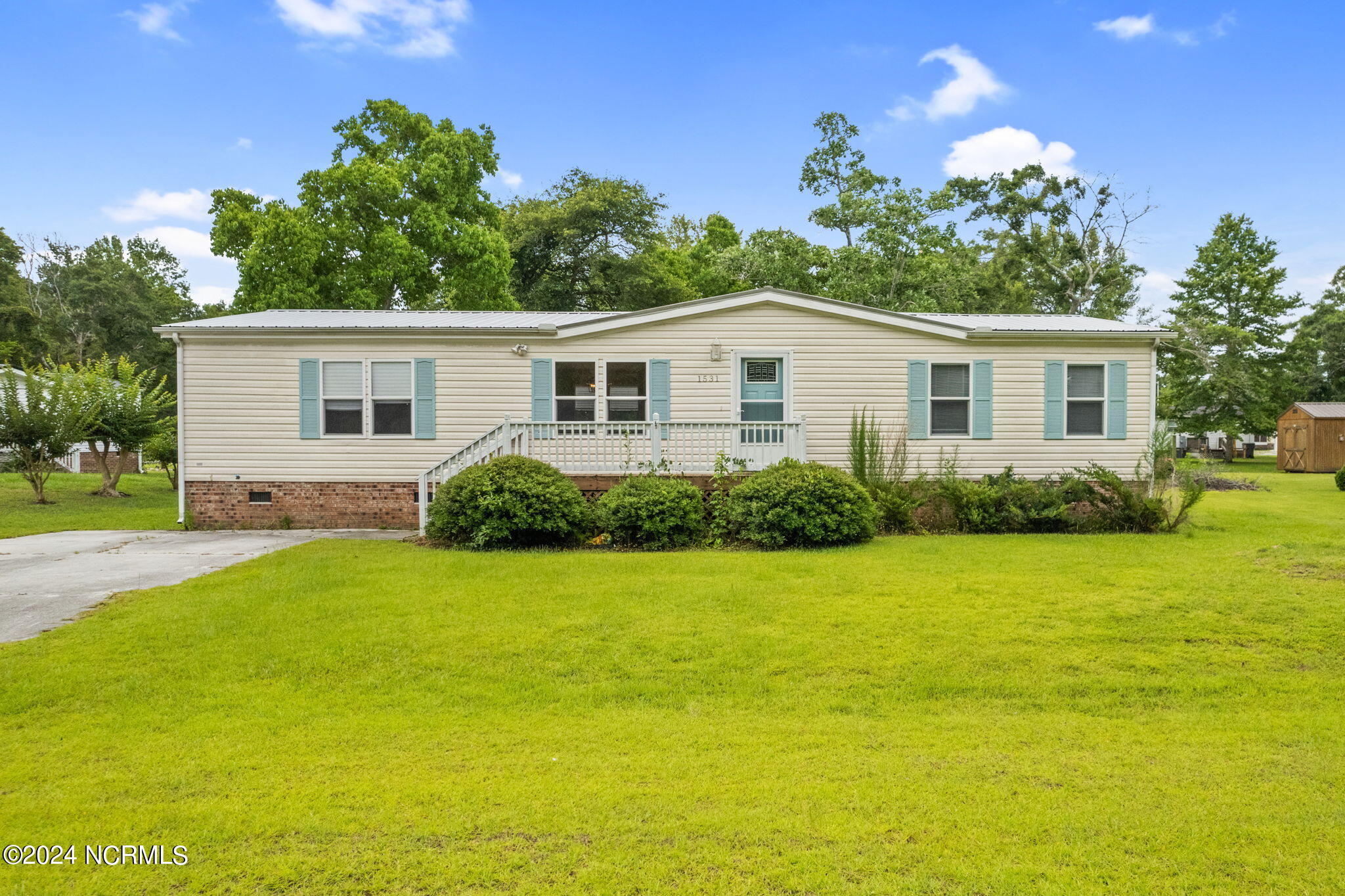 1531 Maple Circle Property Photo 1