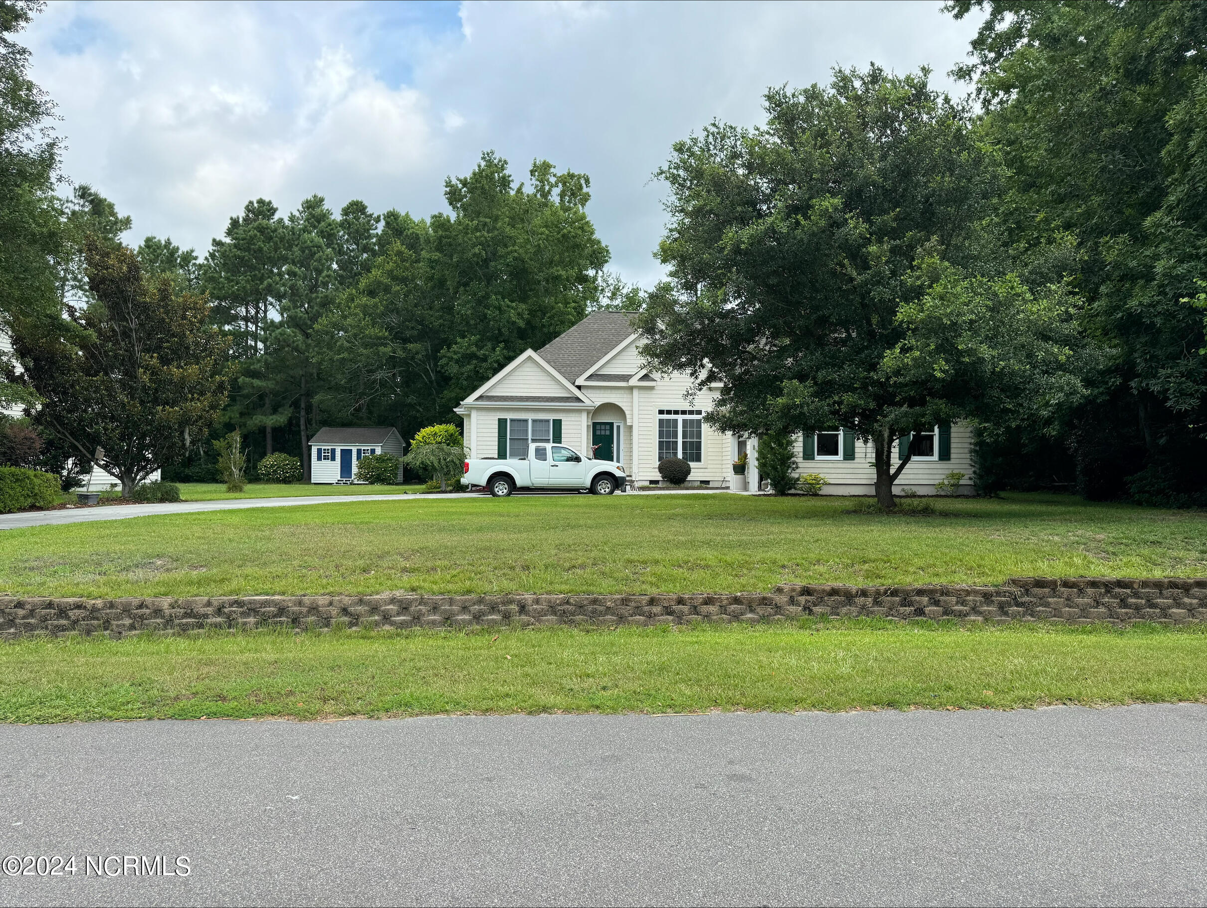 106 Hickory Circle Property Photo 1