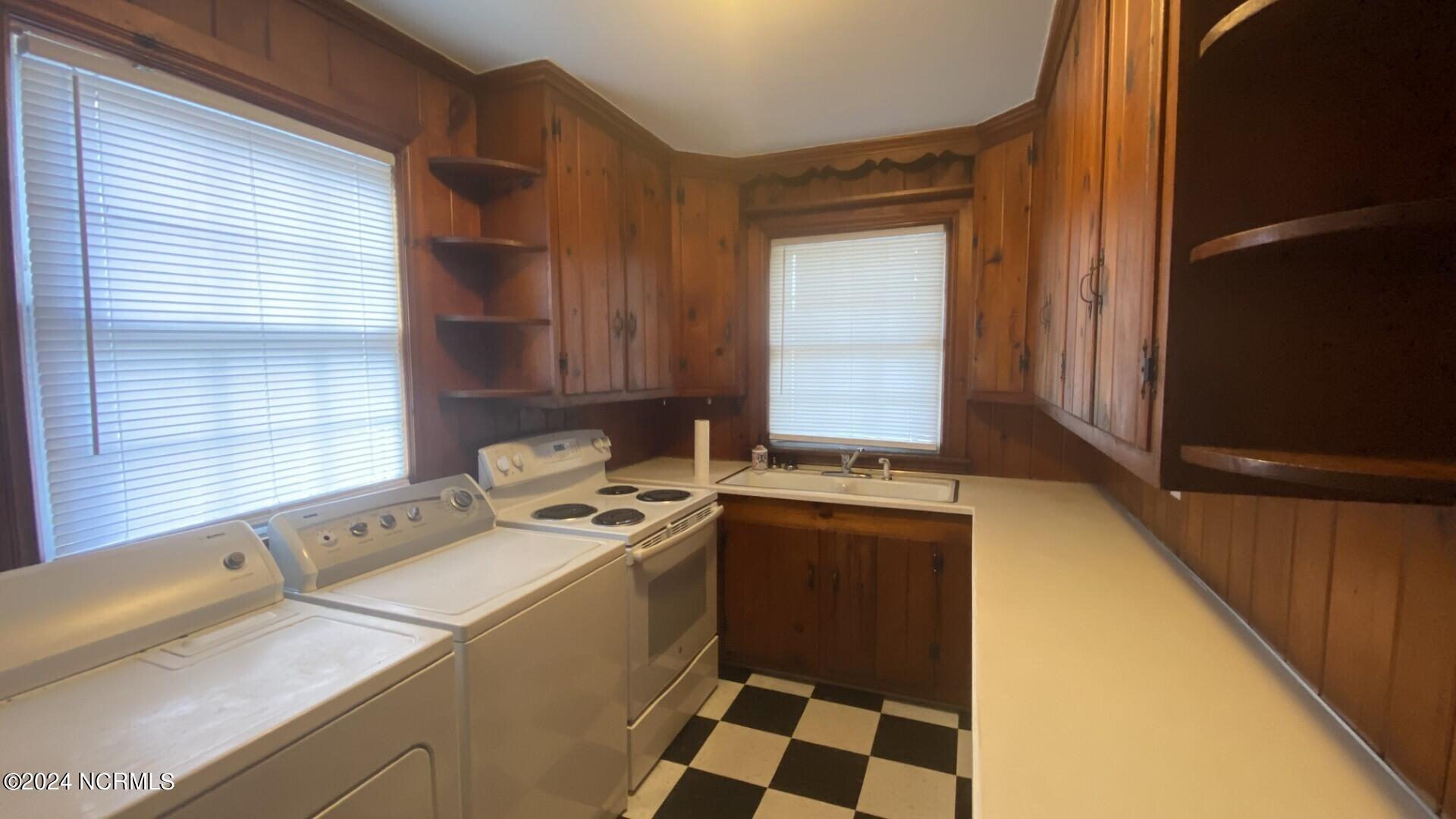 1004 Anderson Street Property Photo 5
