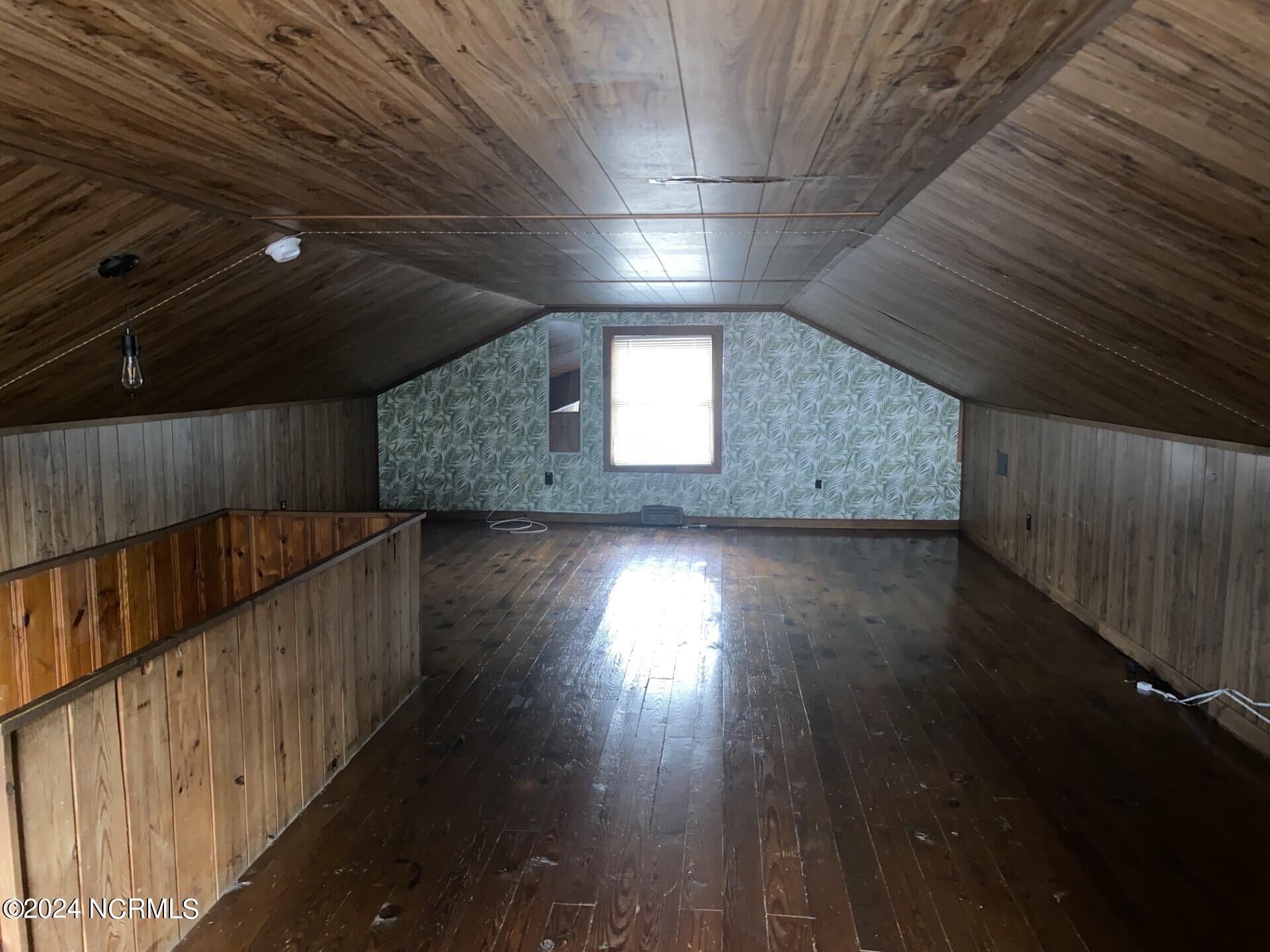 1004 Anderson Street Property Photo 10