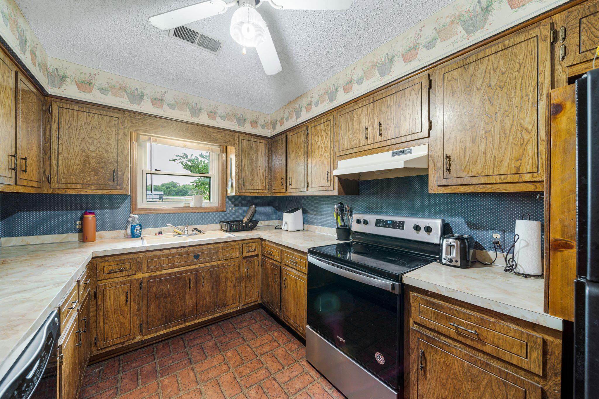385 N Elgin Street Property Photo 5