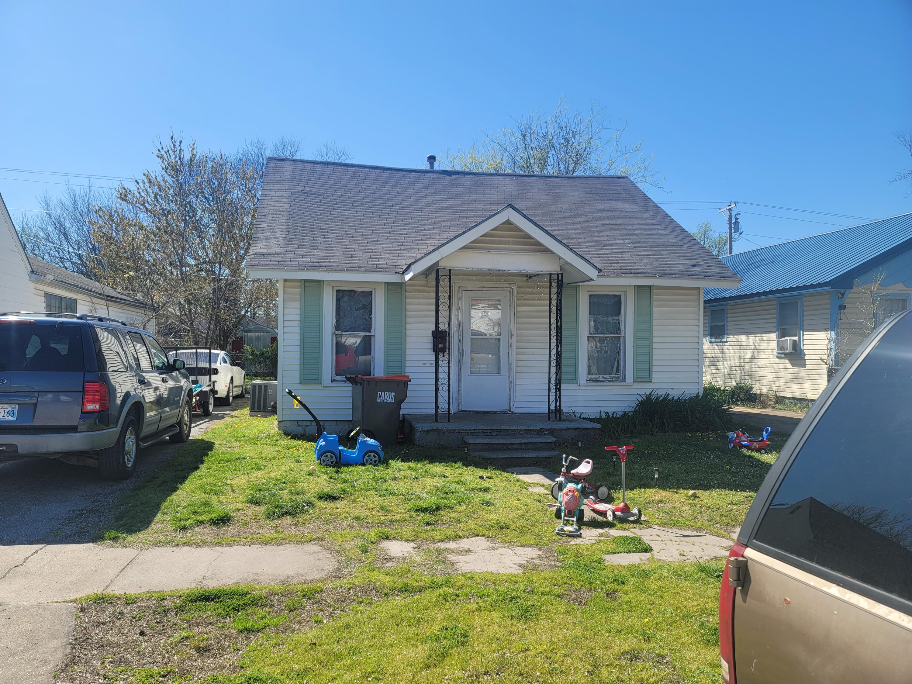 115 N Elm Street Property Photo