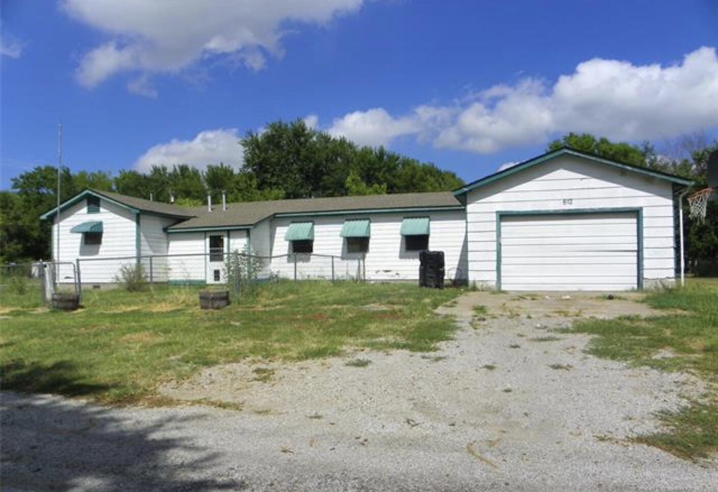 812 Cherry Property Photo