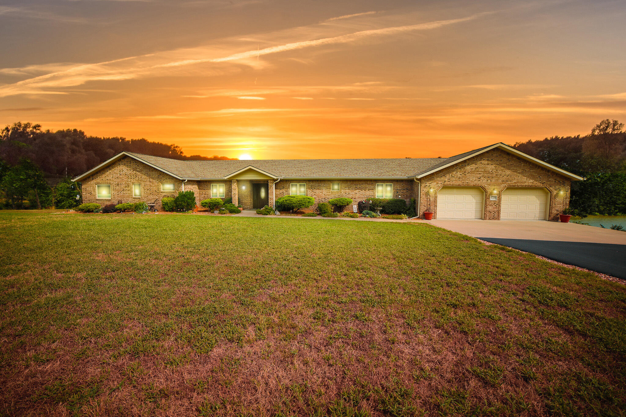 67100 E 260 Road Property Photo