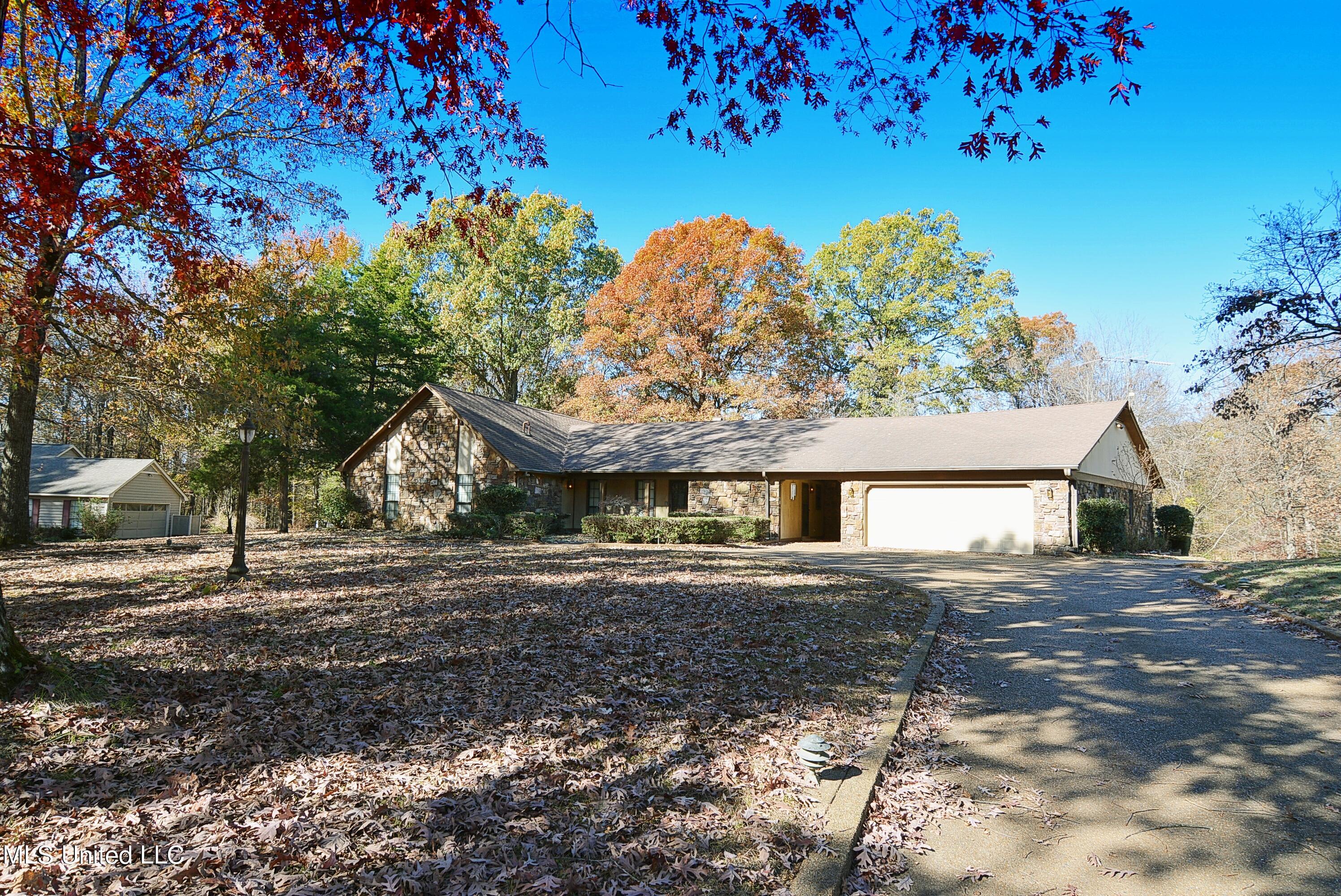 7125 Country Oaks Drive Property Photo 1