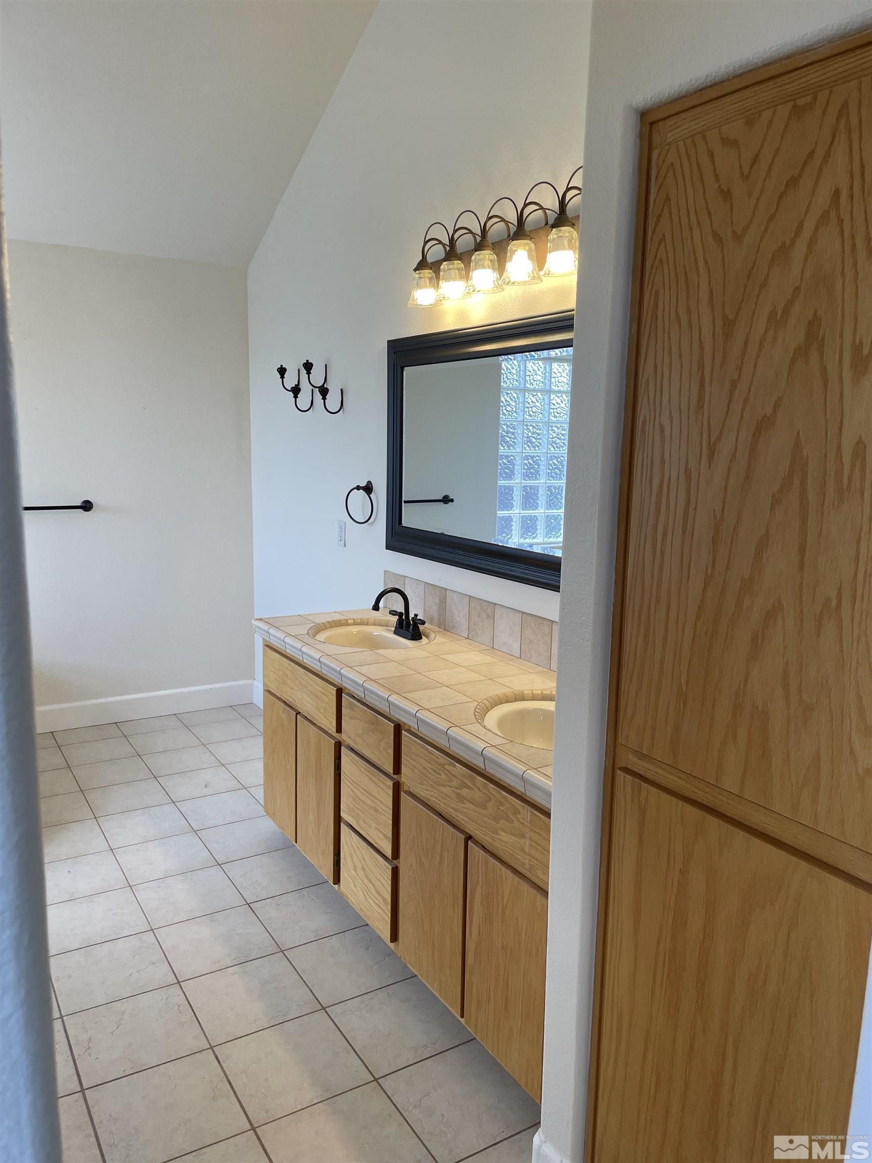 6259 Golden Meadow Rd Property Photo 8