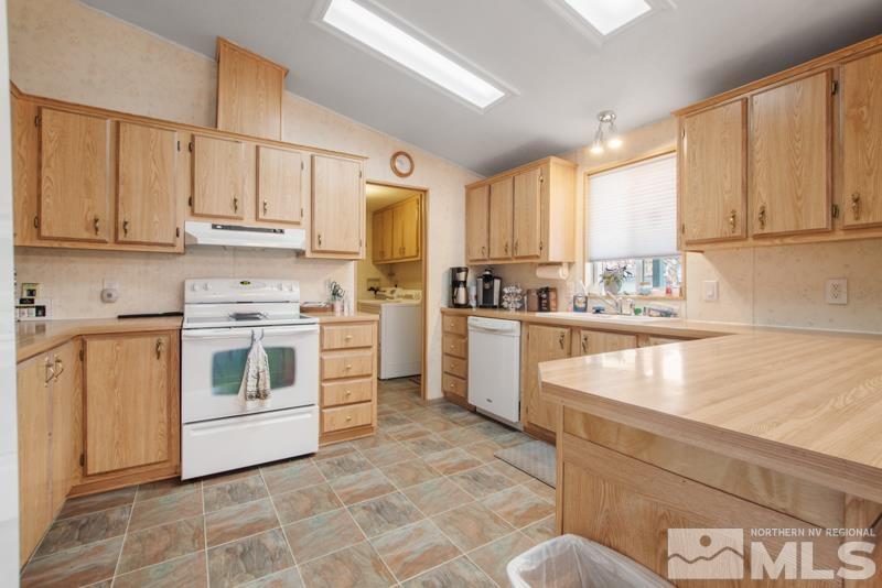 1241 Jewell Ave Property Photo 4