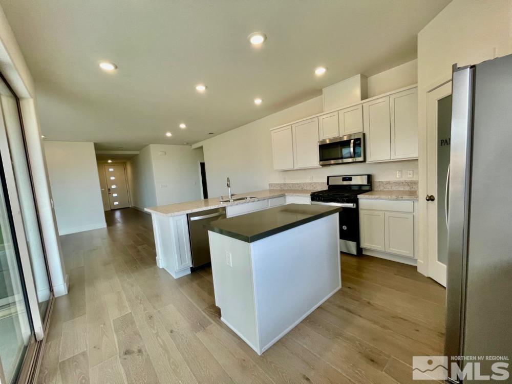 200 Uxbridge Dr. Property Photo 8