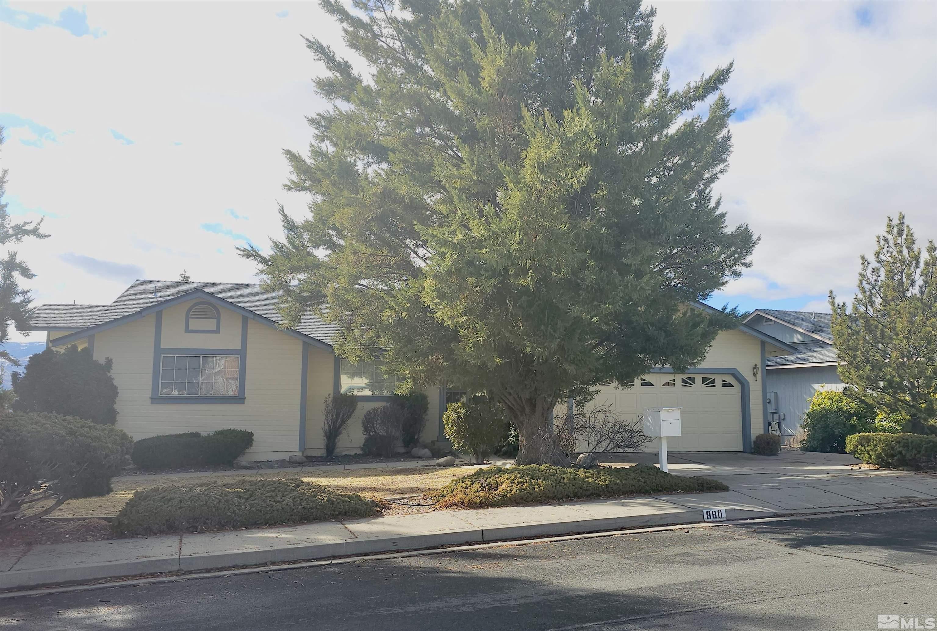 880 University Ridge Dr Property Photo 1
