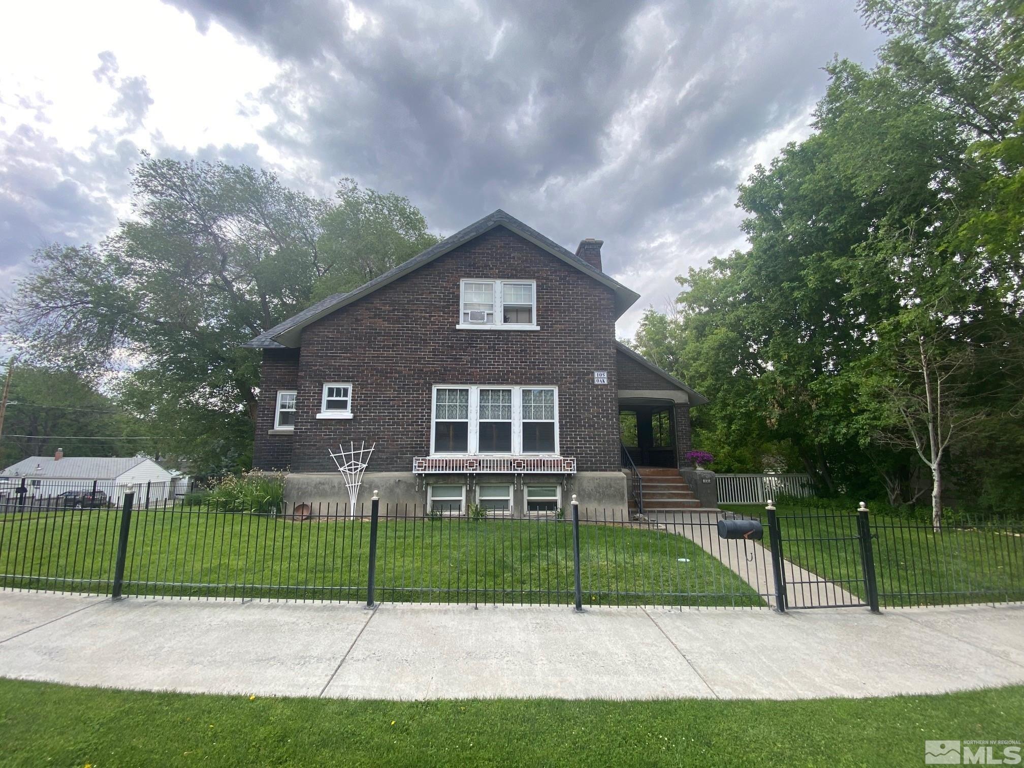 105 Oak St. Property Photo 1