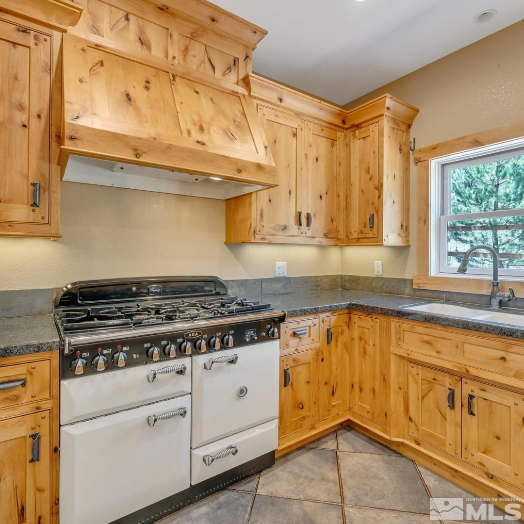 16925 Mount Rose Hwy Property Photo 6