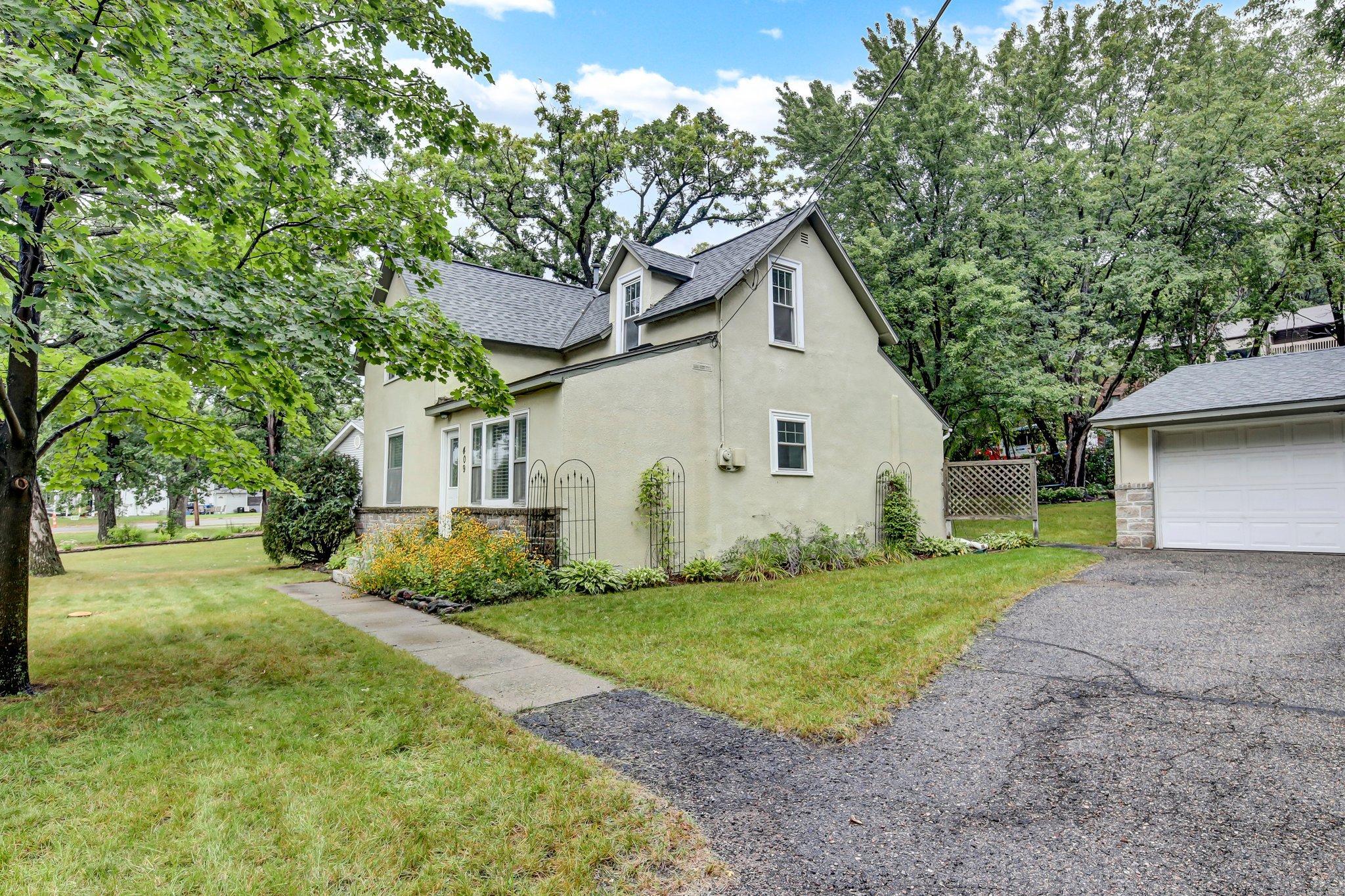 409 5th Street Property Photo 1