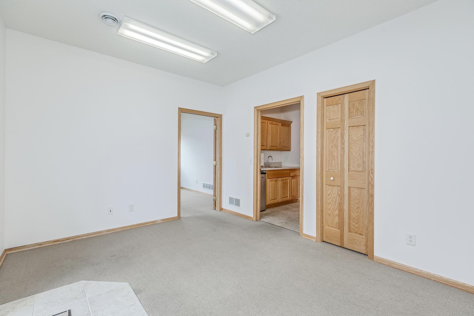 2554 Rice Street Property Photo 15