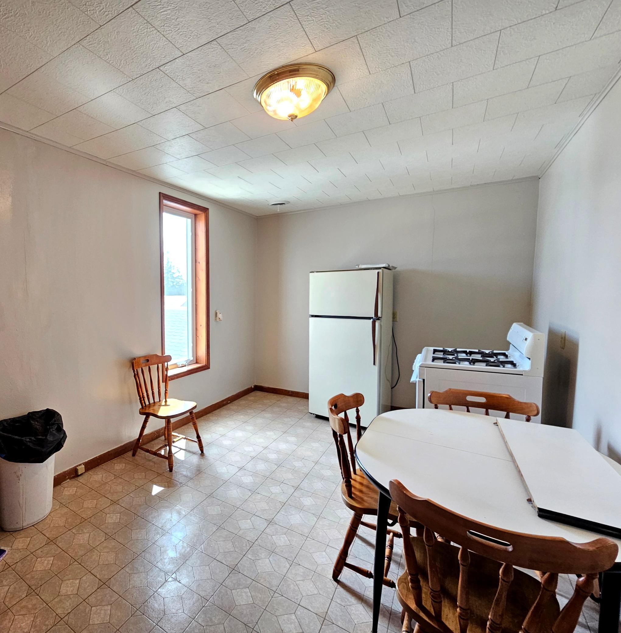 101 W Main Street Property Photo 16