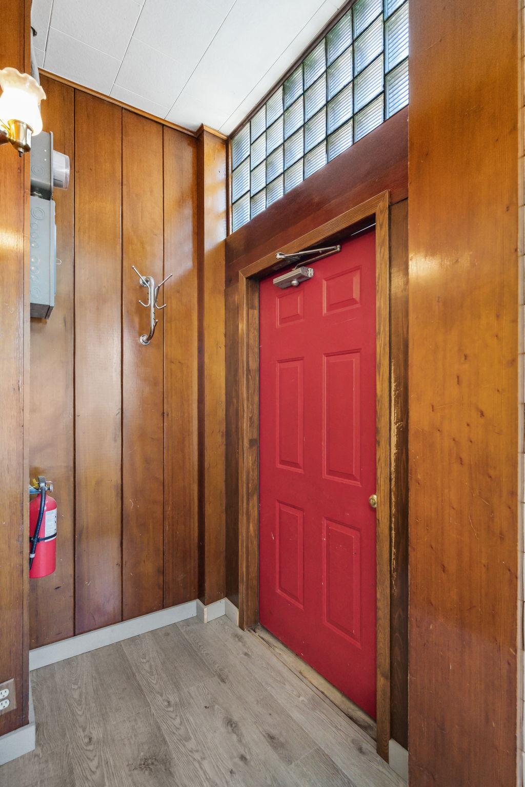 653 Main Street Property Photo 4