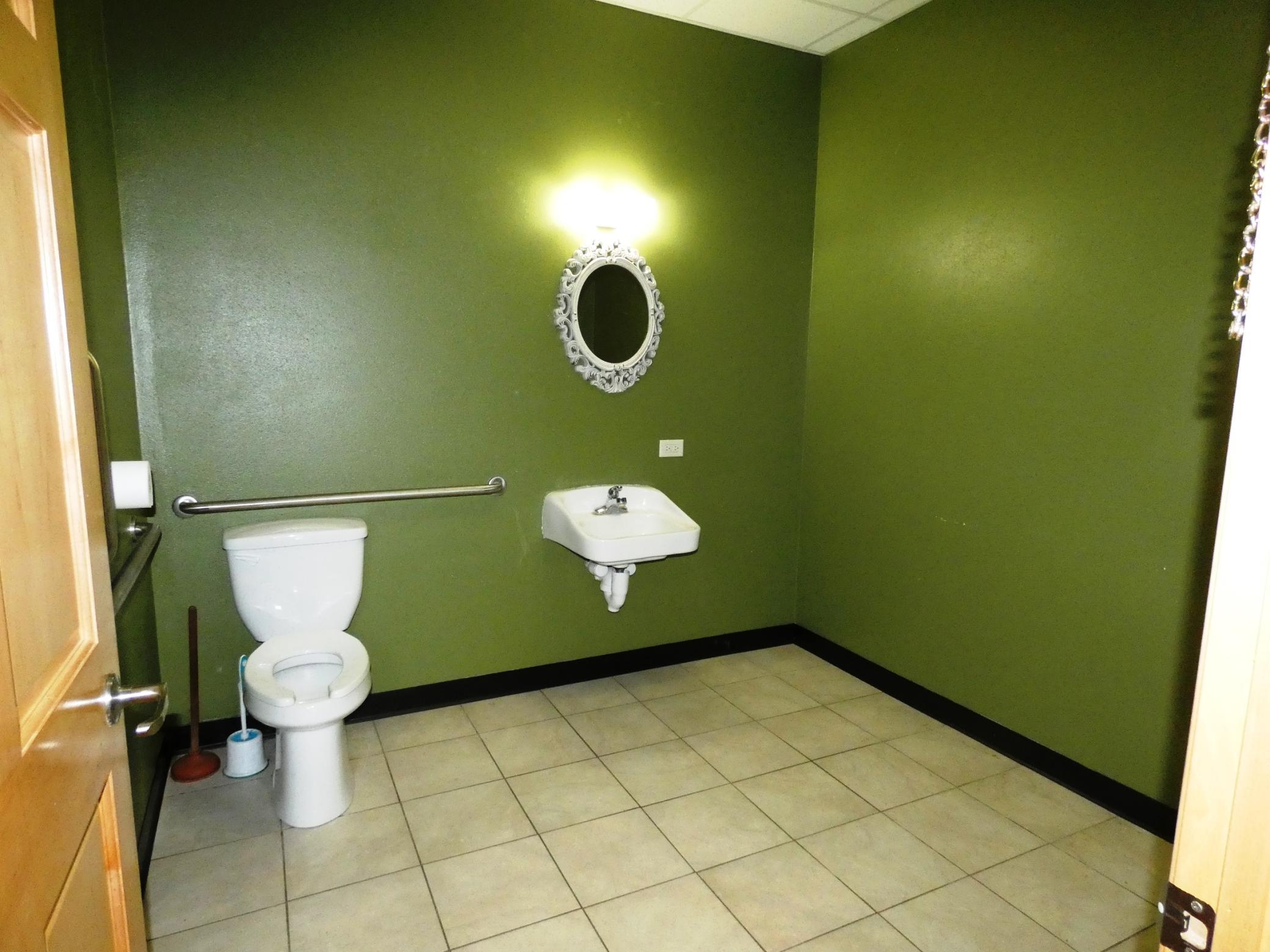 2610 Broadway Avenue Property Photo 4