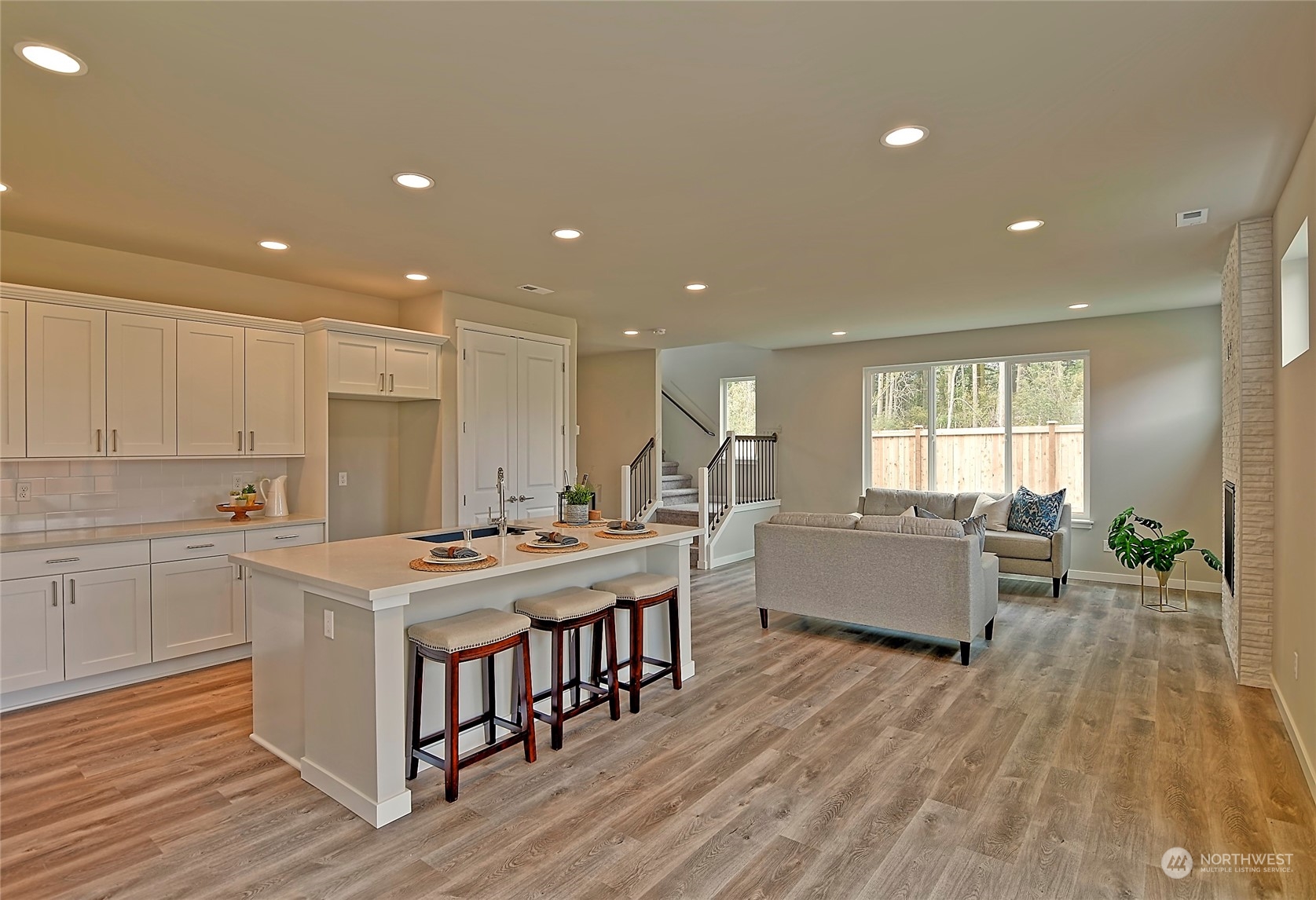 475 Sw Fairway Drive Property Photo 2