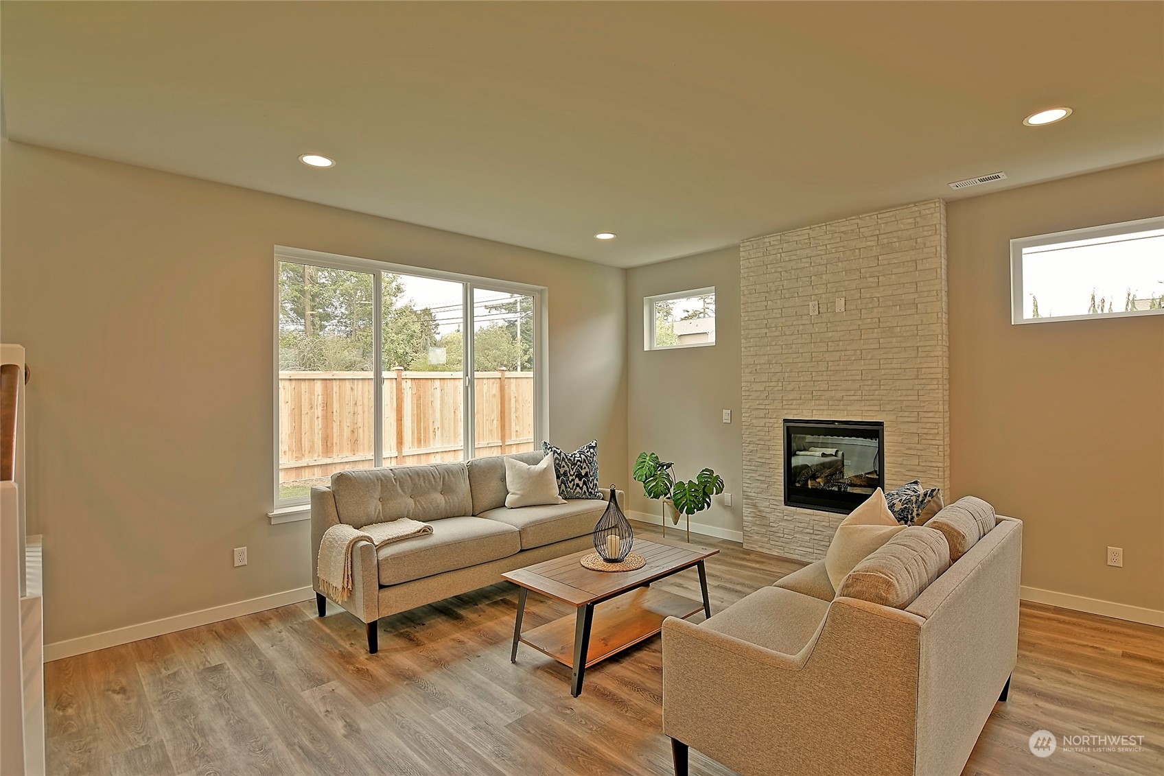 475 Sw Fairway Drive Property Photo 4
