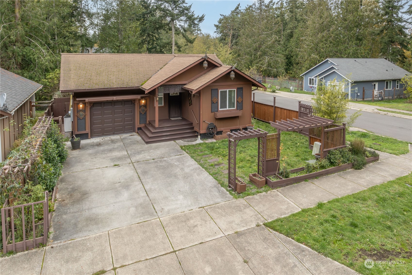2493 Cliff Street Property Photo 7