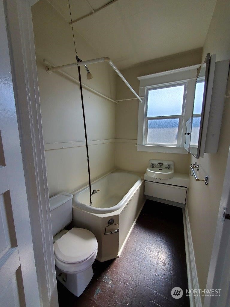 4120 Burke Avenue Property Photo 3