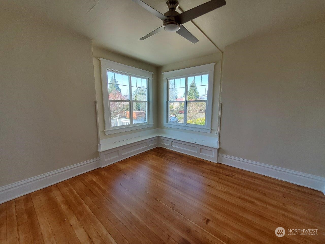 4120 Burke Avenue Property Photo 6