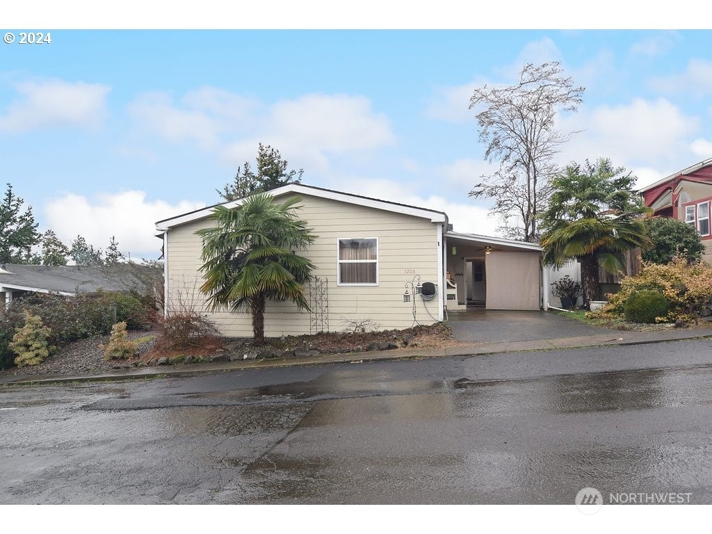 1208 W C Avenue Property Photo 1