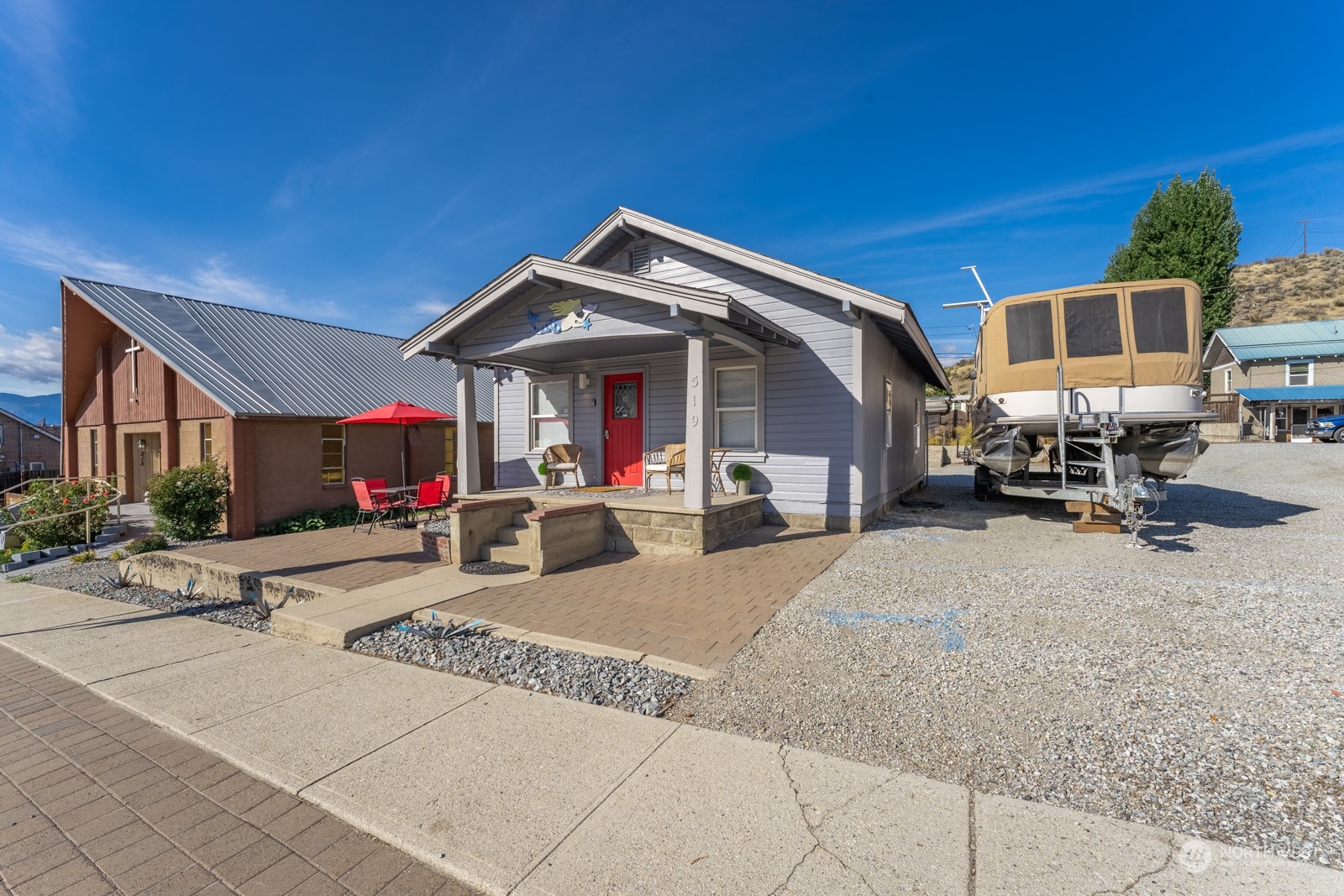 519 E Woodin Avenue Property Photo 1